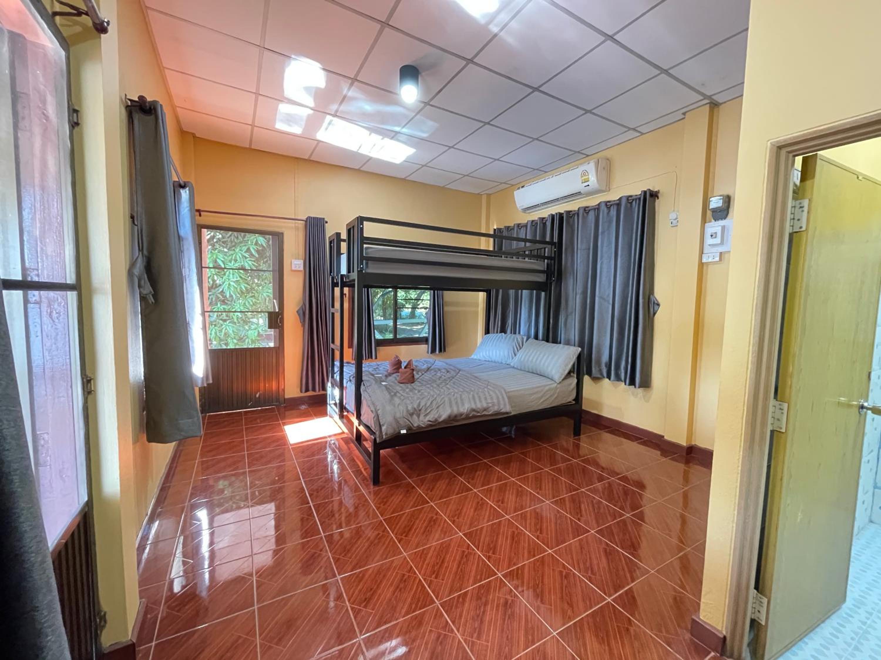 One-Bedroom House - Photo 12