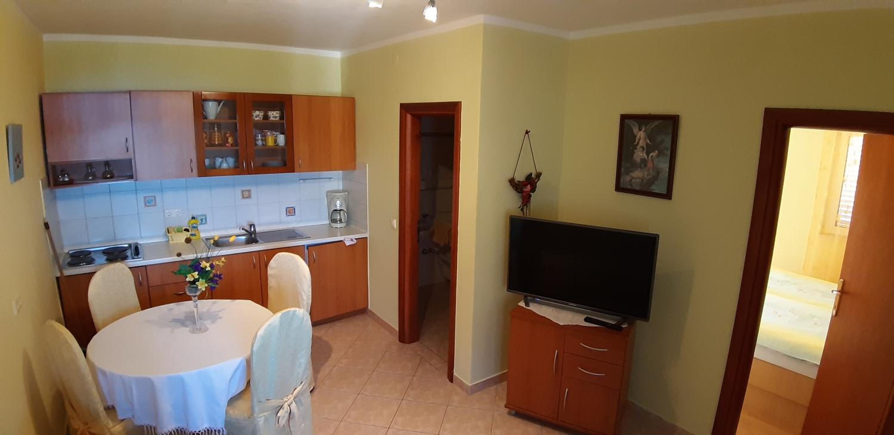 One-Bedroom Apartment photo 2