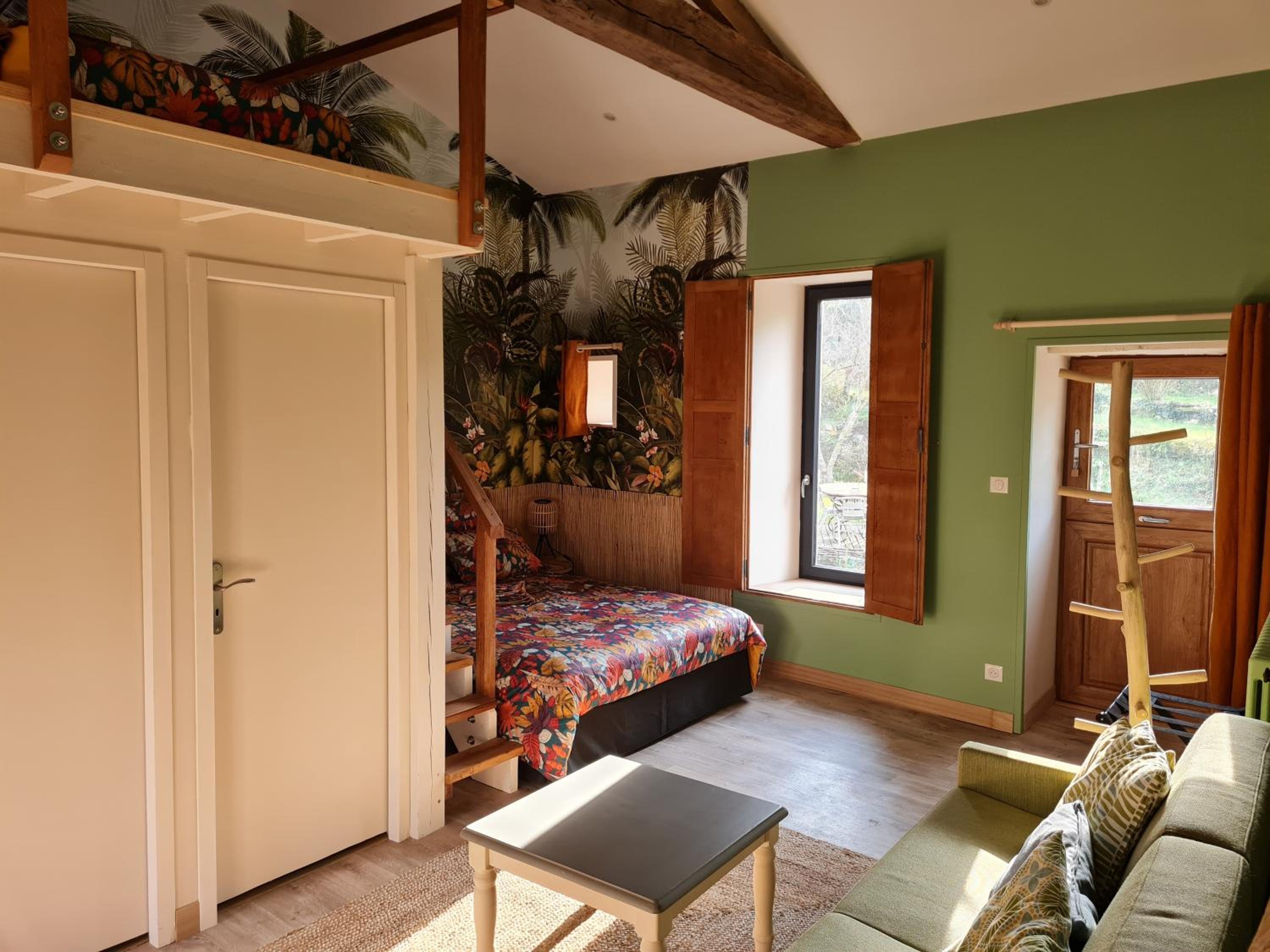 Deluxe Family Suite - Photo 6