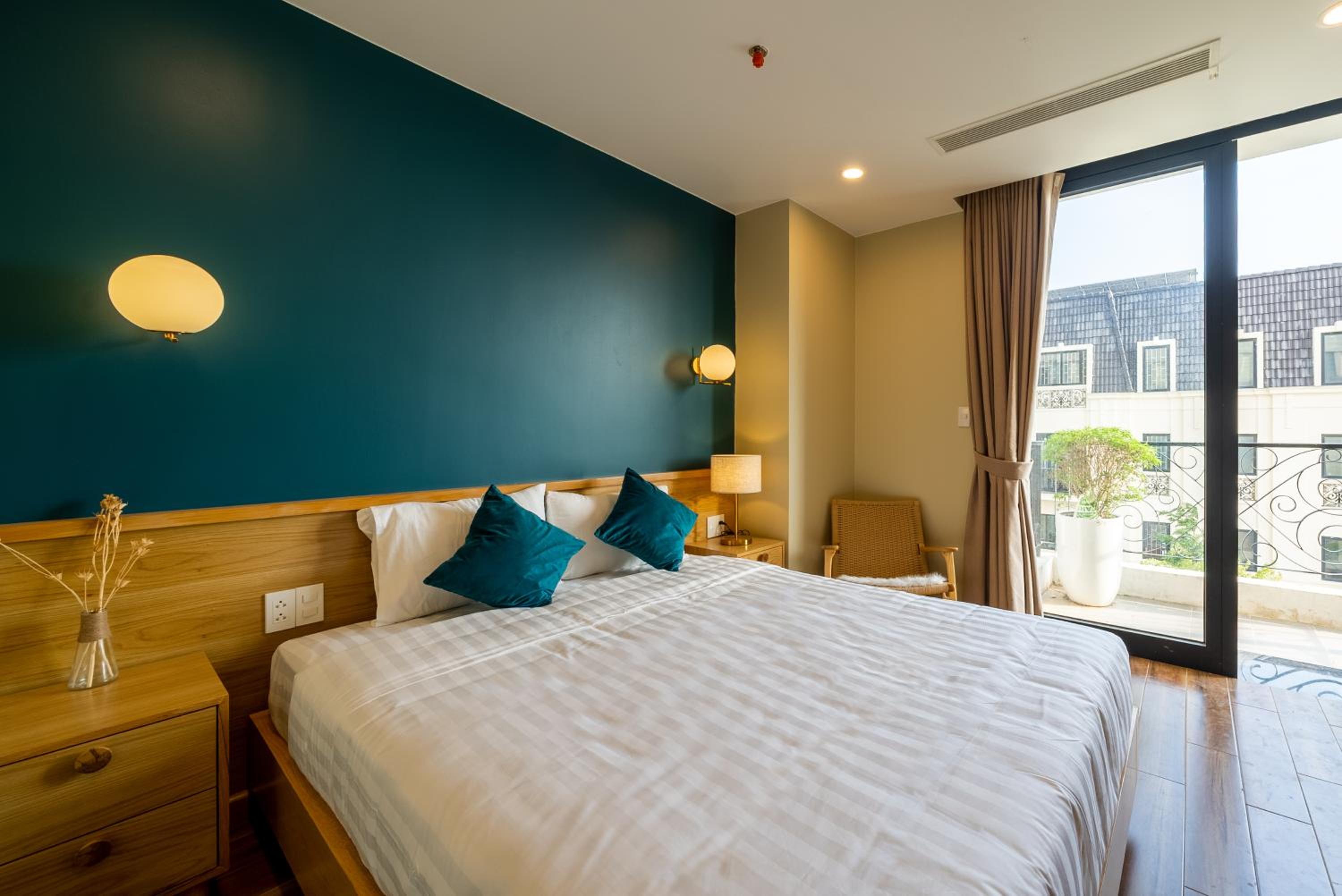 Queen Room with Balcony photo 1