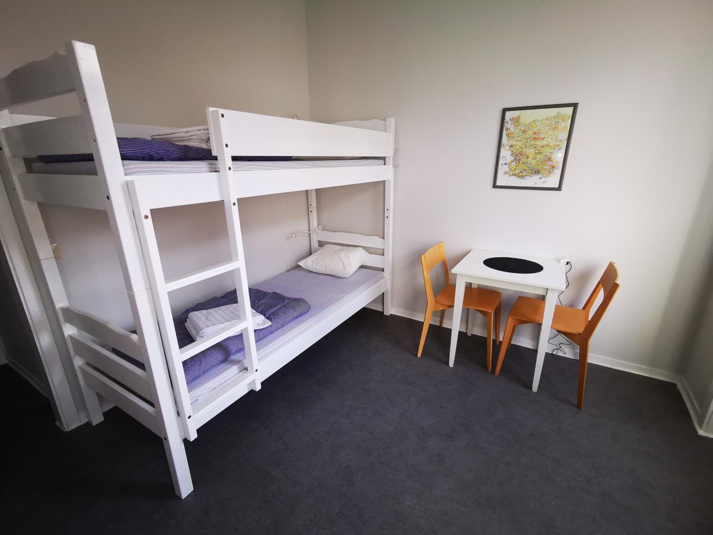 Economy Quadruple Room With Shared Bathroom photo 2
