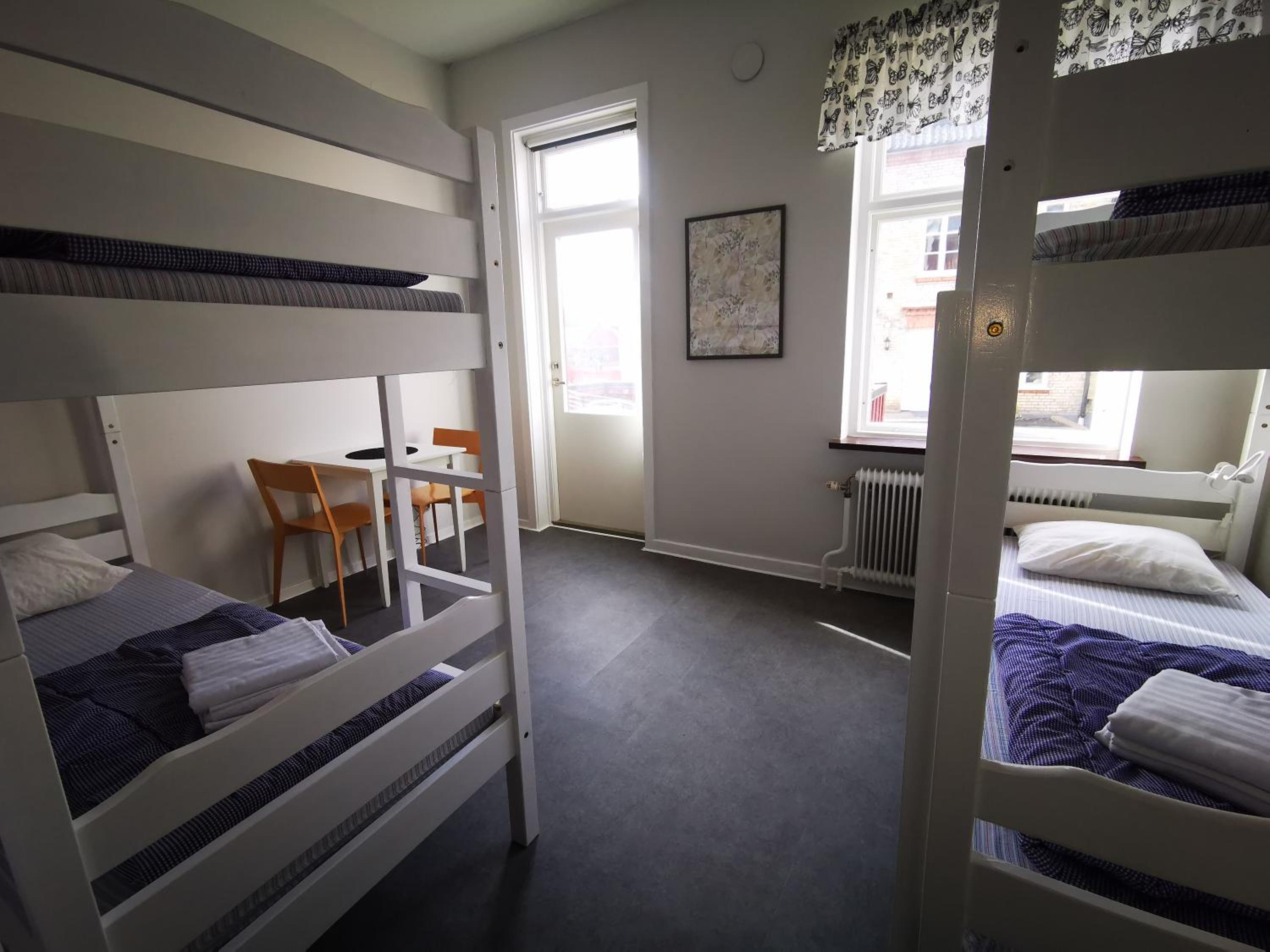 Economy Quadruple Room With Shared Bathroom photo 3