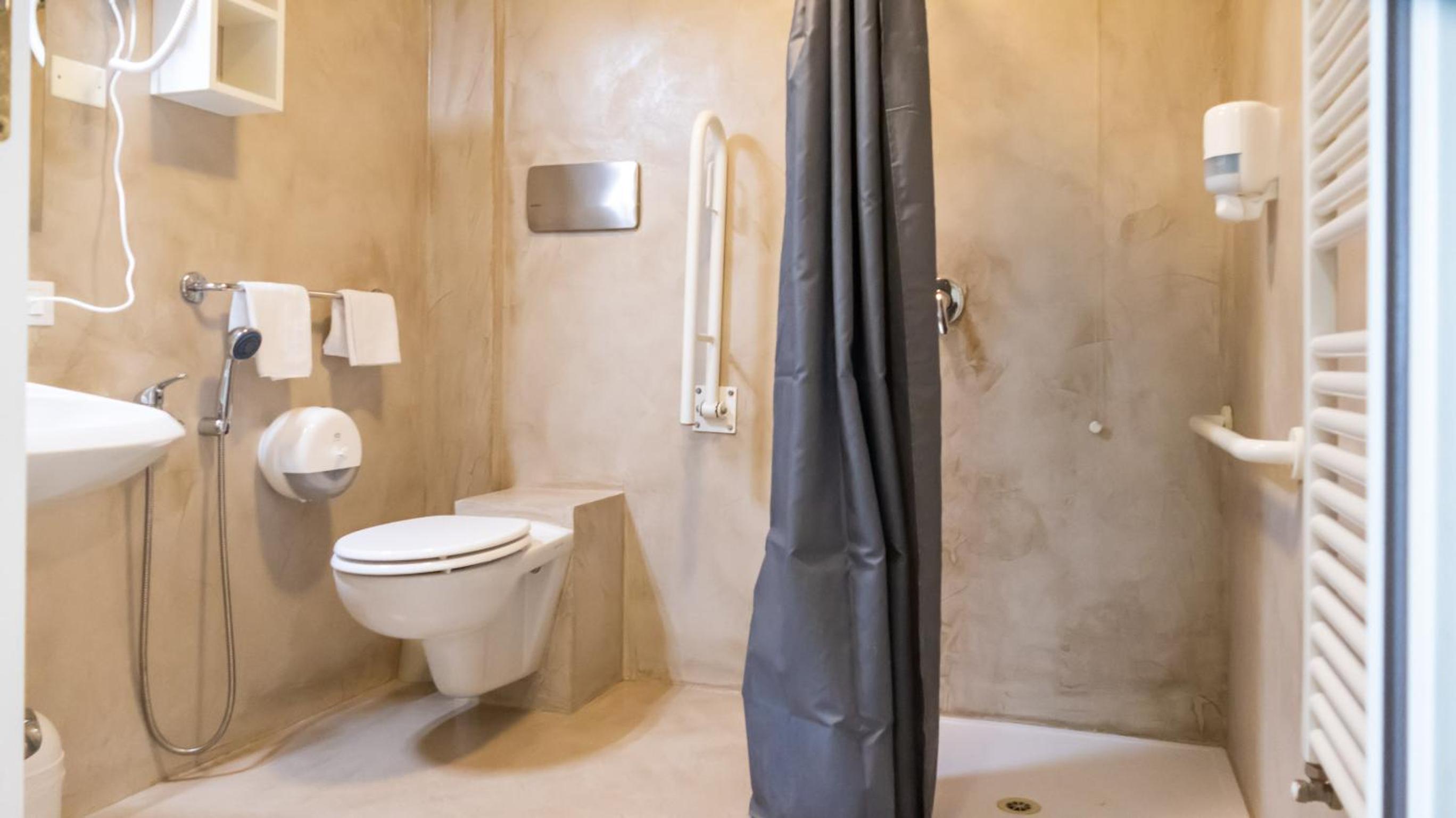 Standard Double or Twin Room - Photo 10