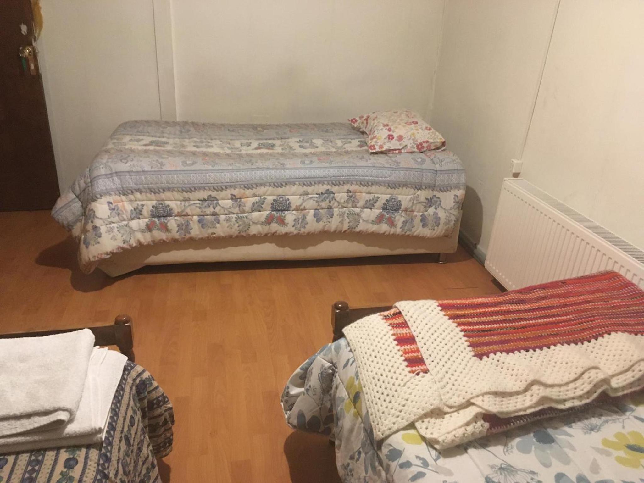 Basic Triple Room with Shared Bathroom photo 2