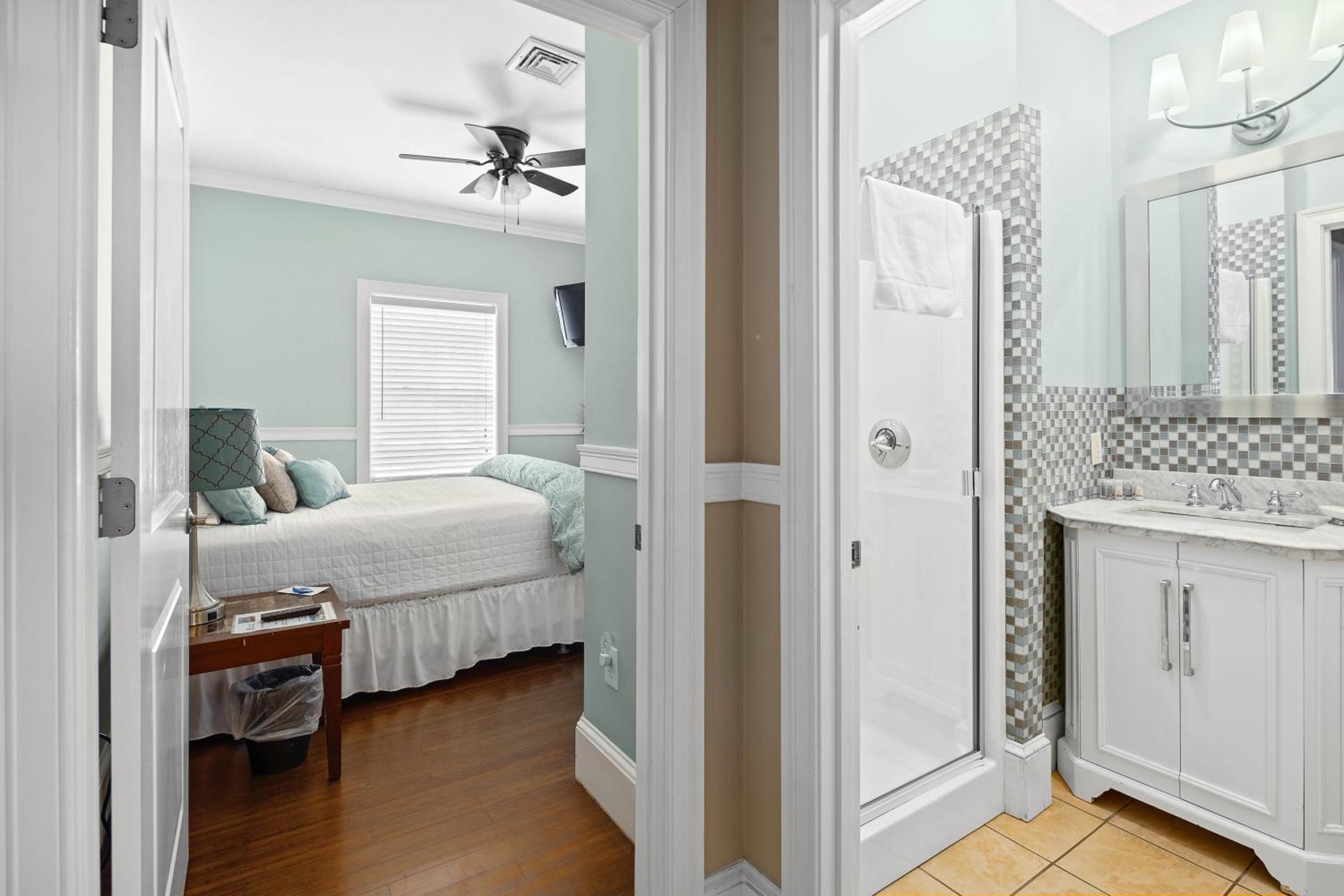 Deluxe Queen Room