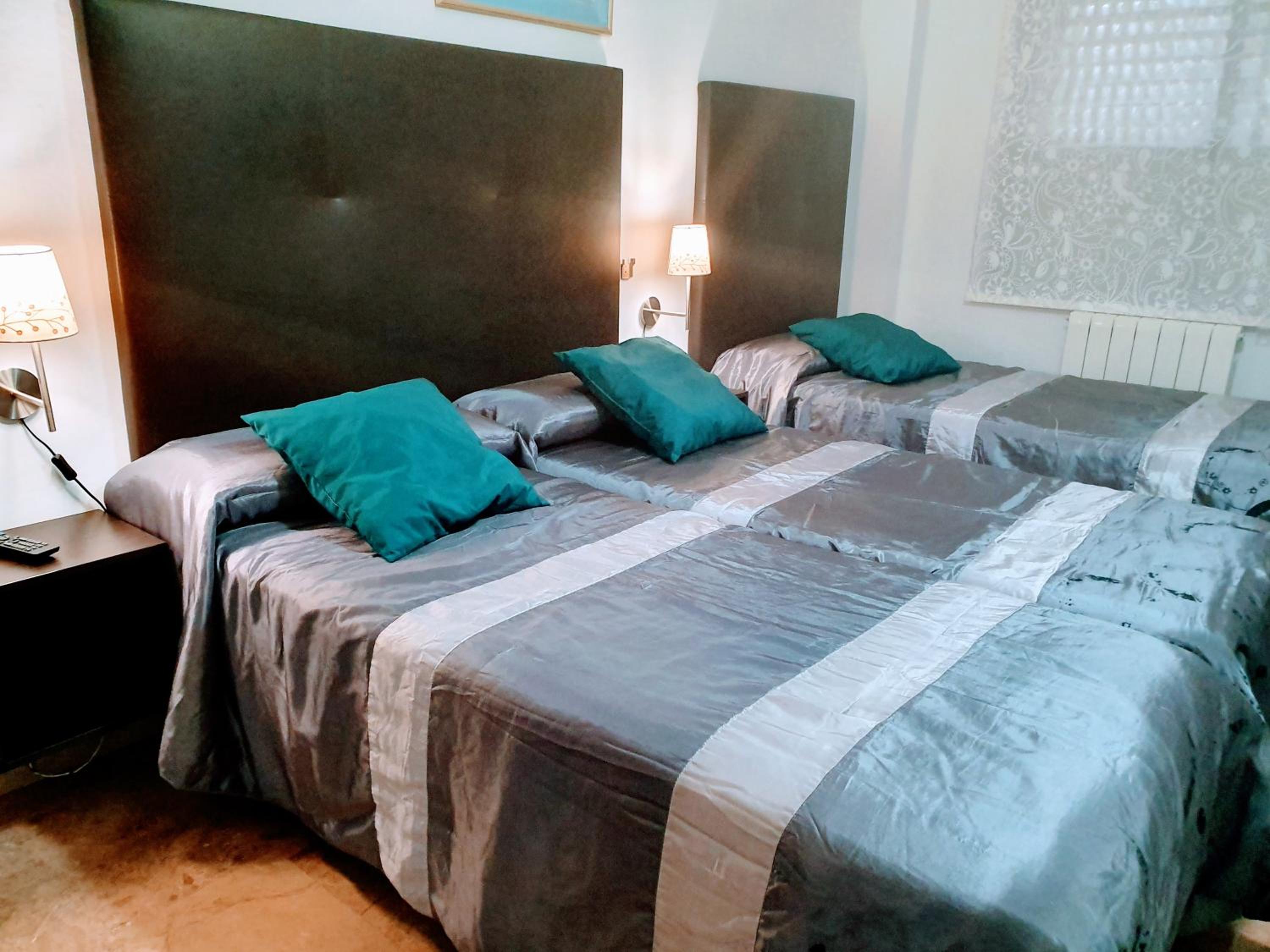 Habitación Triple con Baño Privado
