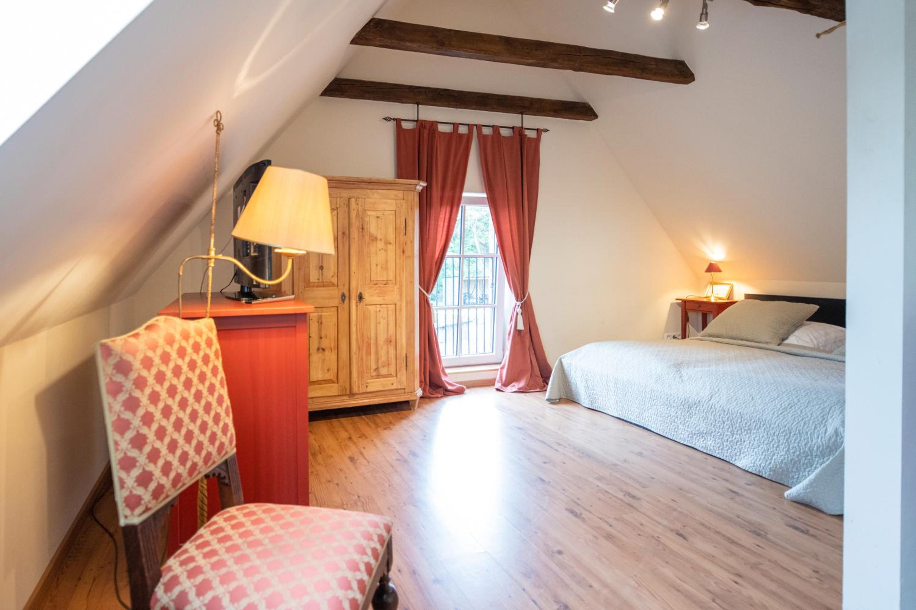 Standard Double Room - Photo 13