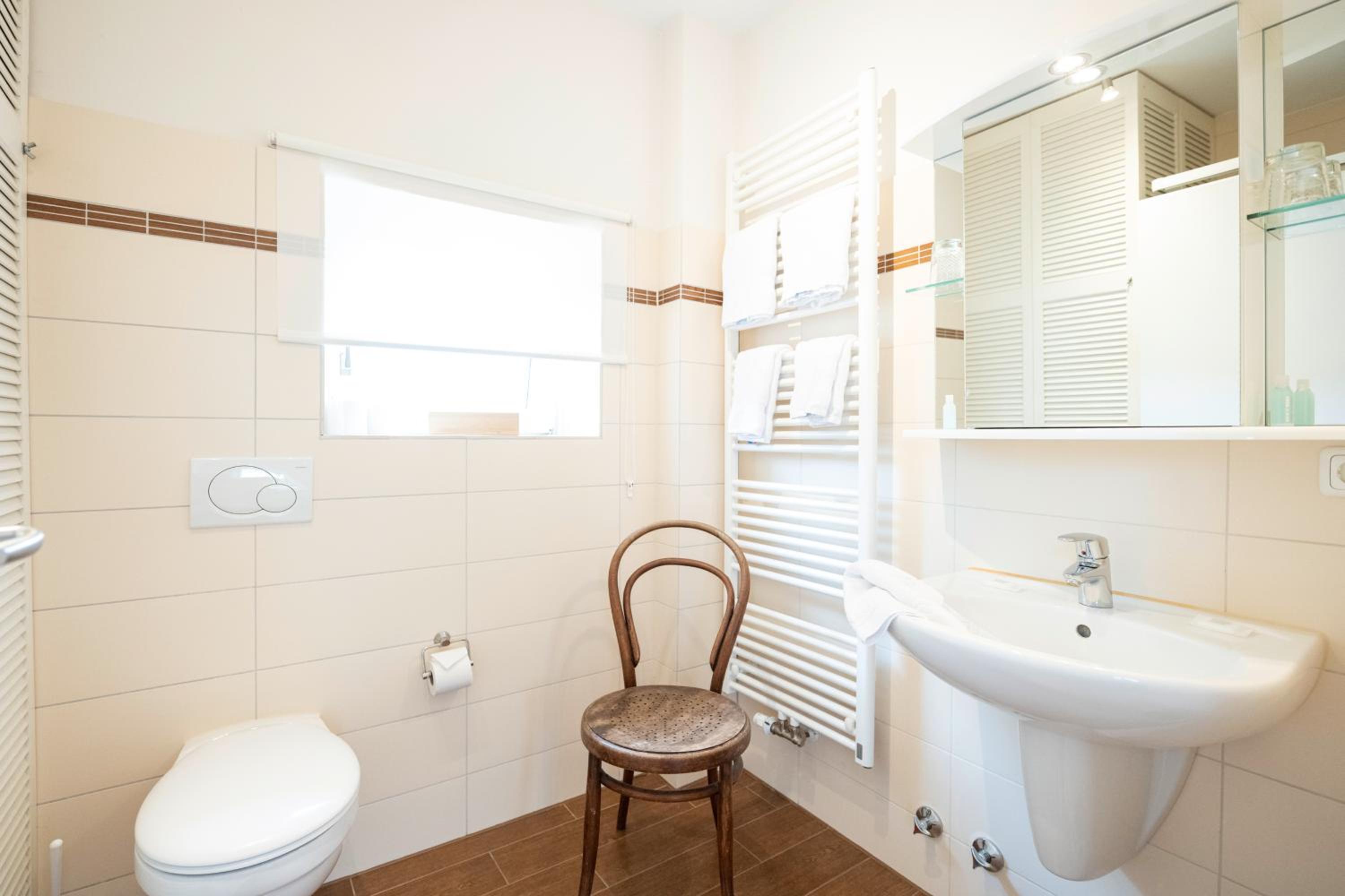 Standard Double Room - Photo 9