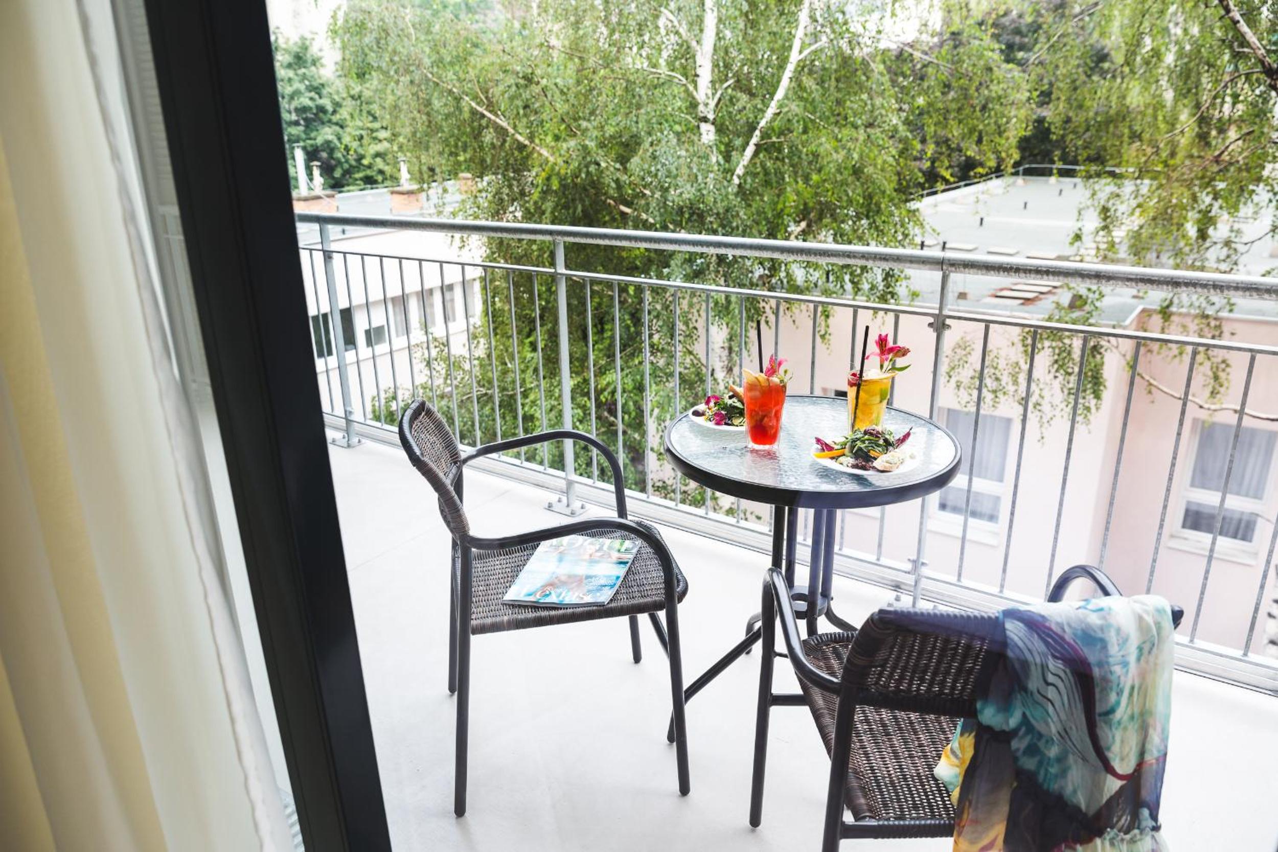 Standard Studio with Balcony - Photo 3