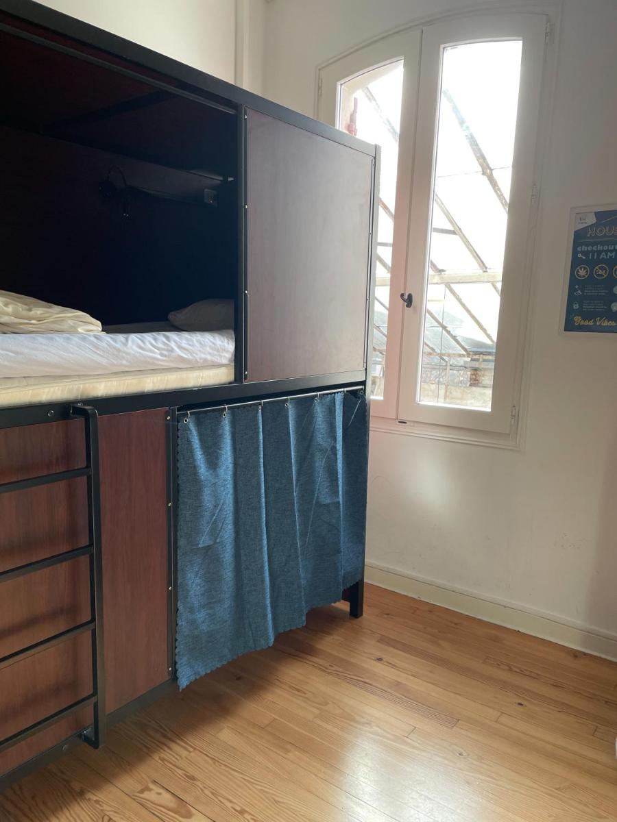 Bed in 4-Bed Female Dormitory Room photo 2