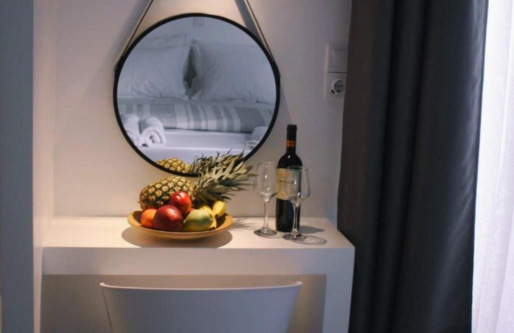 Deluxe Room with Sea View - Photo 5