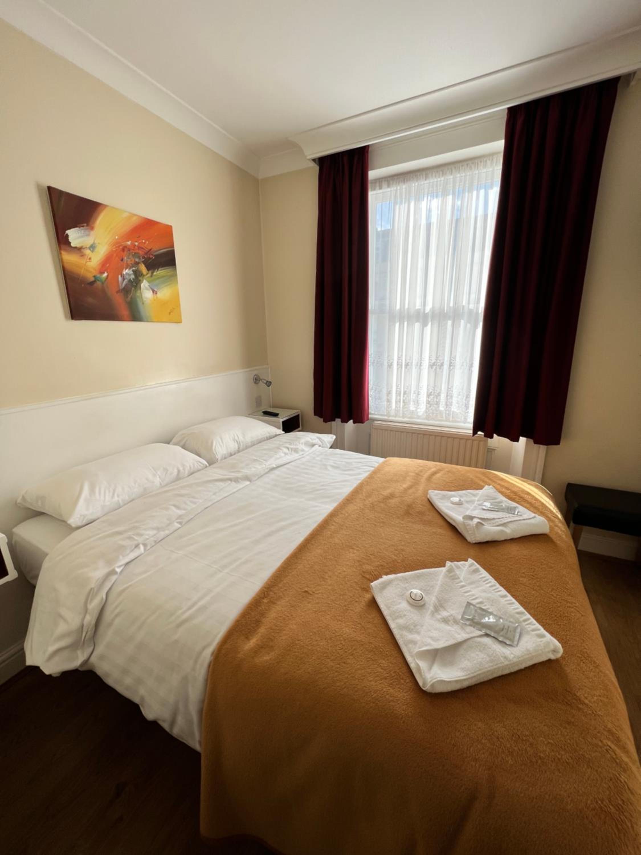 Double Room with Private Bathroom photo 1