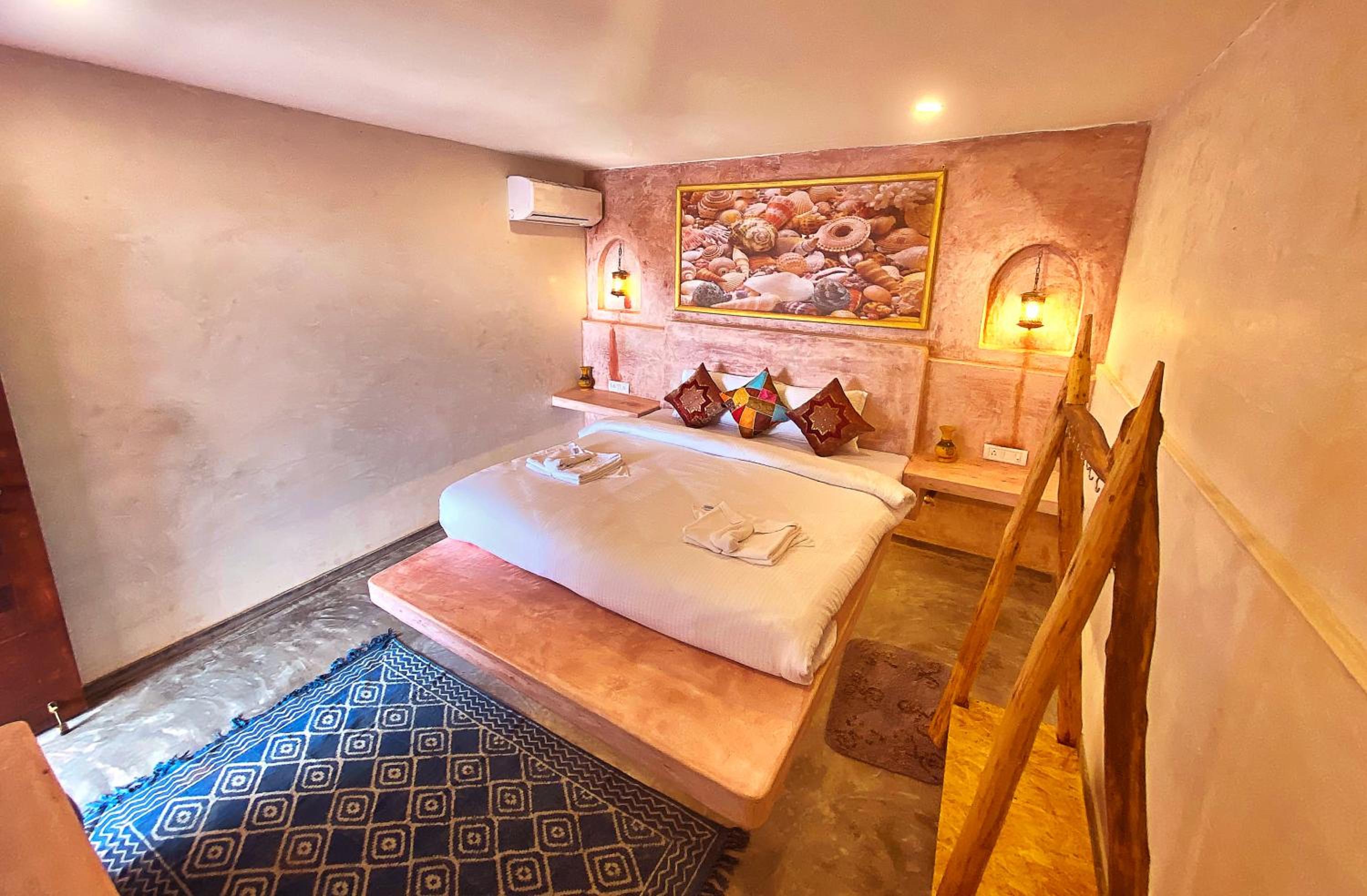 Deluxe Double Room with Side Sea View photo 2