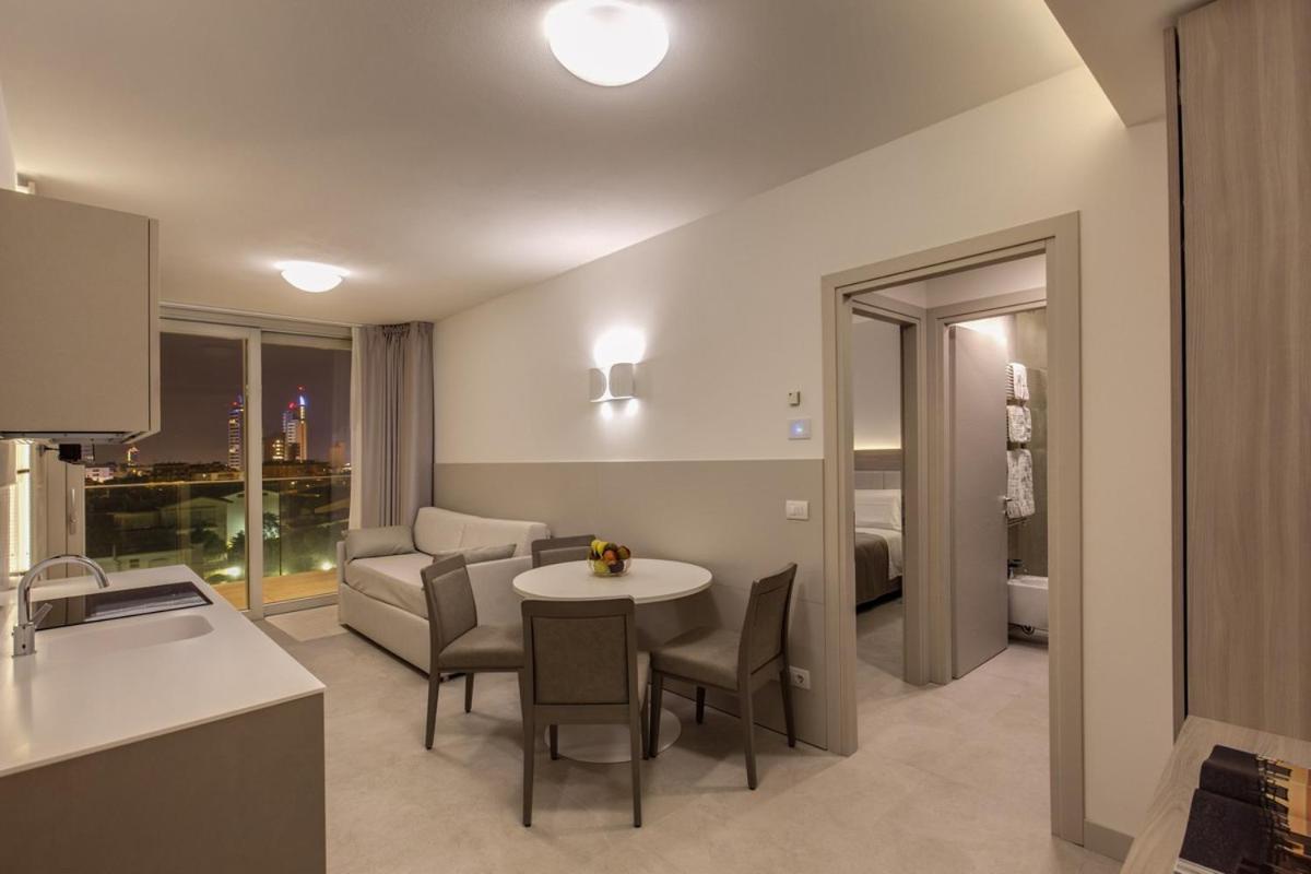 Deluxe Suite with Spa Bath and Balcony photo 1