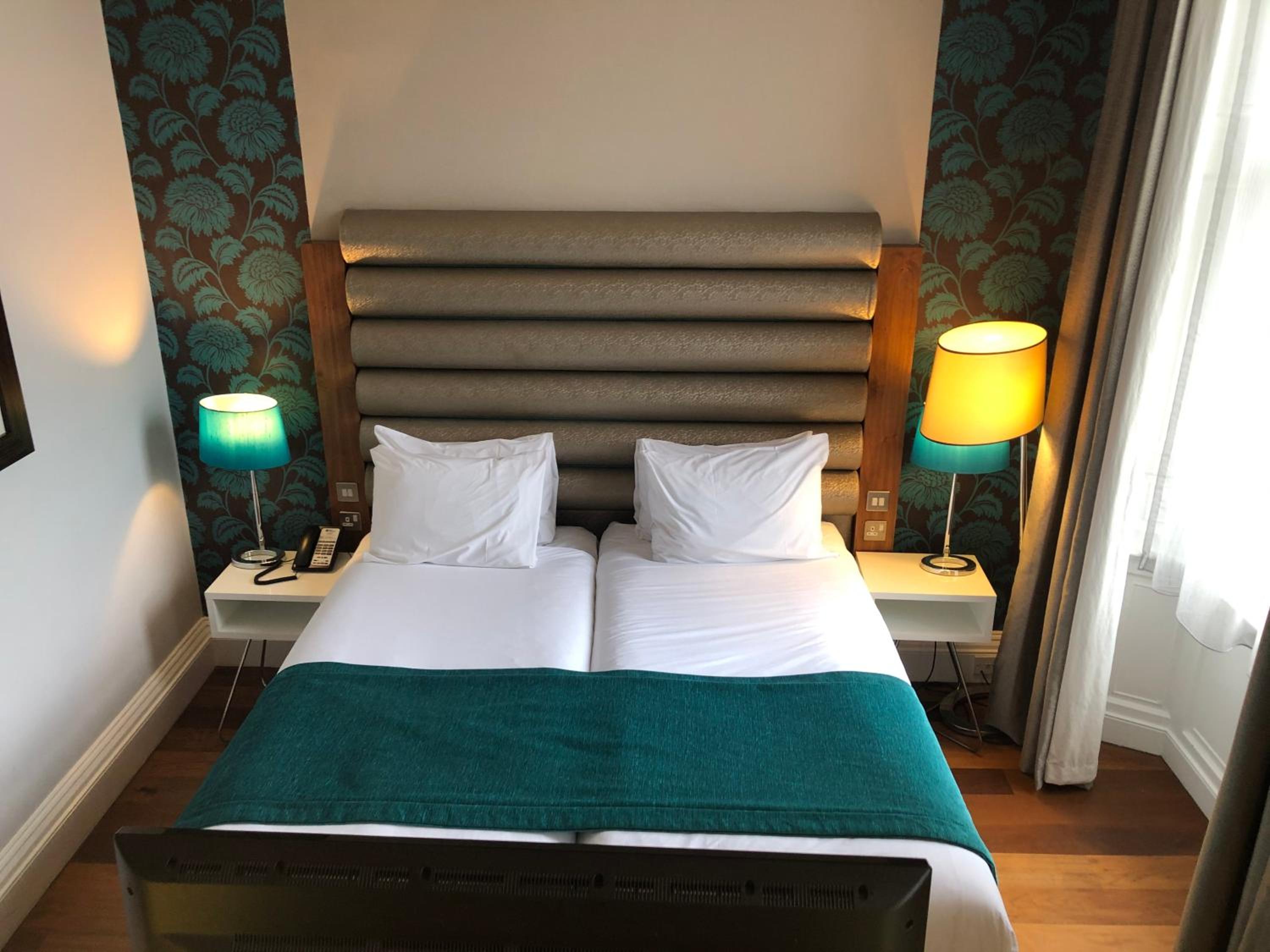 Premium King Room - Photo 3