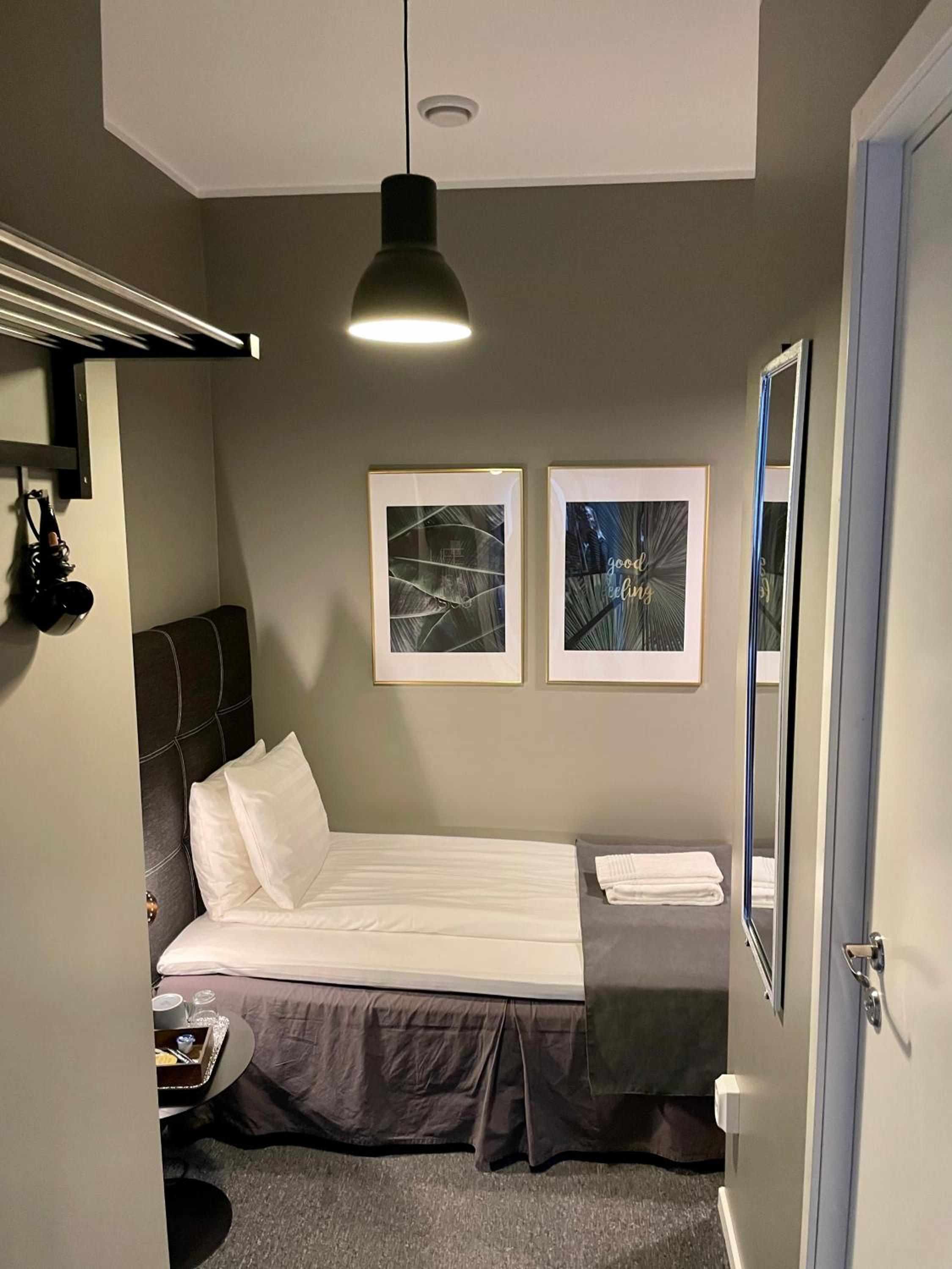 Single Room with Private Bathroom (No window) - Photo 1