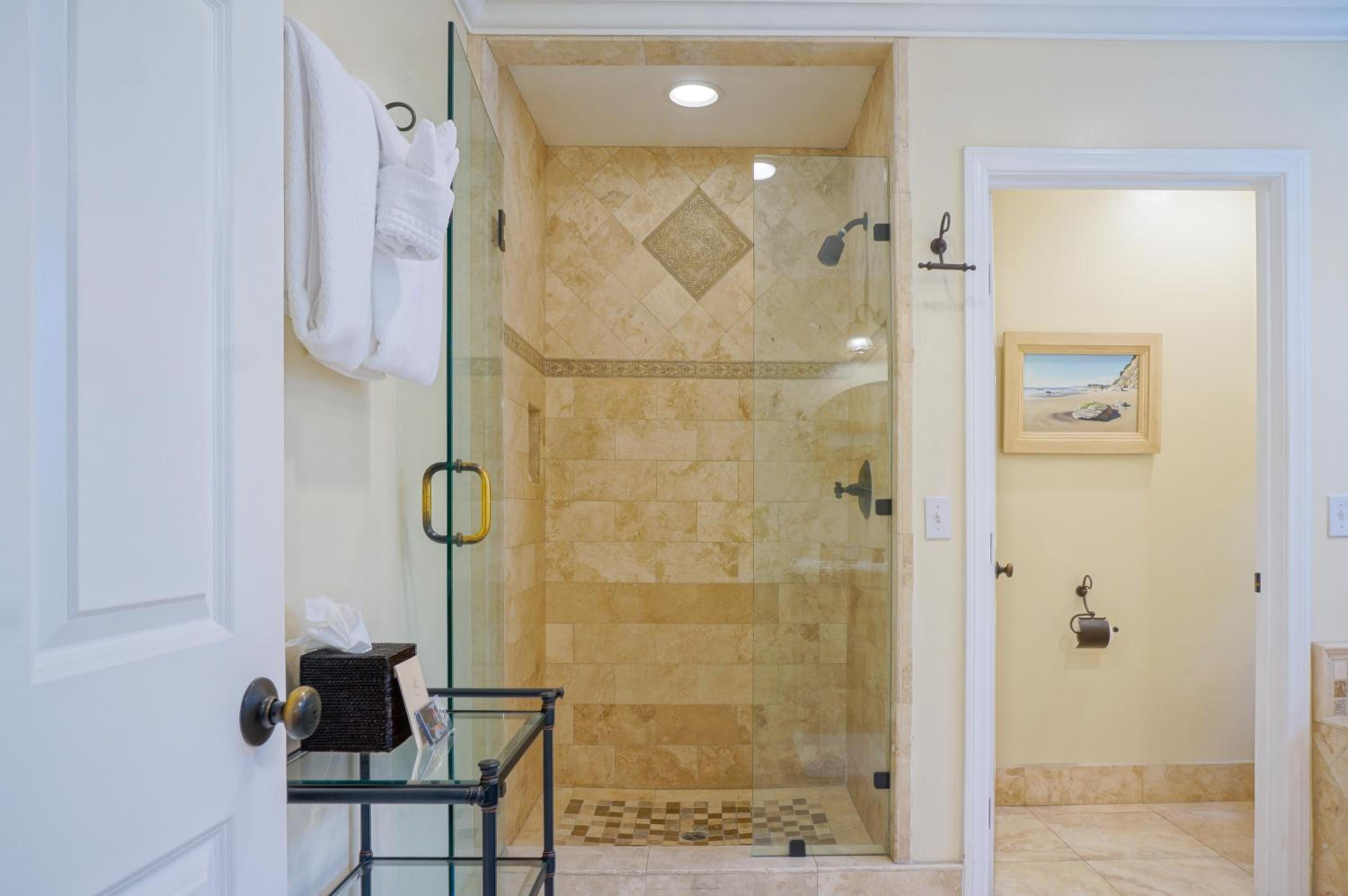 Deluxe King Room with Spa Bath - 2A - Photo 2