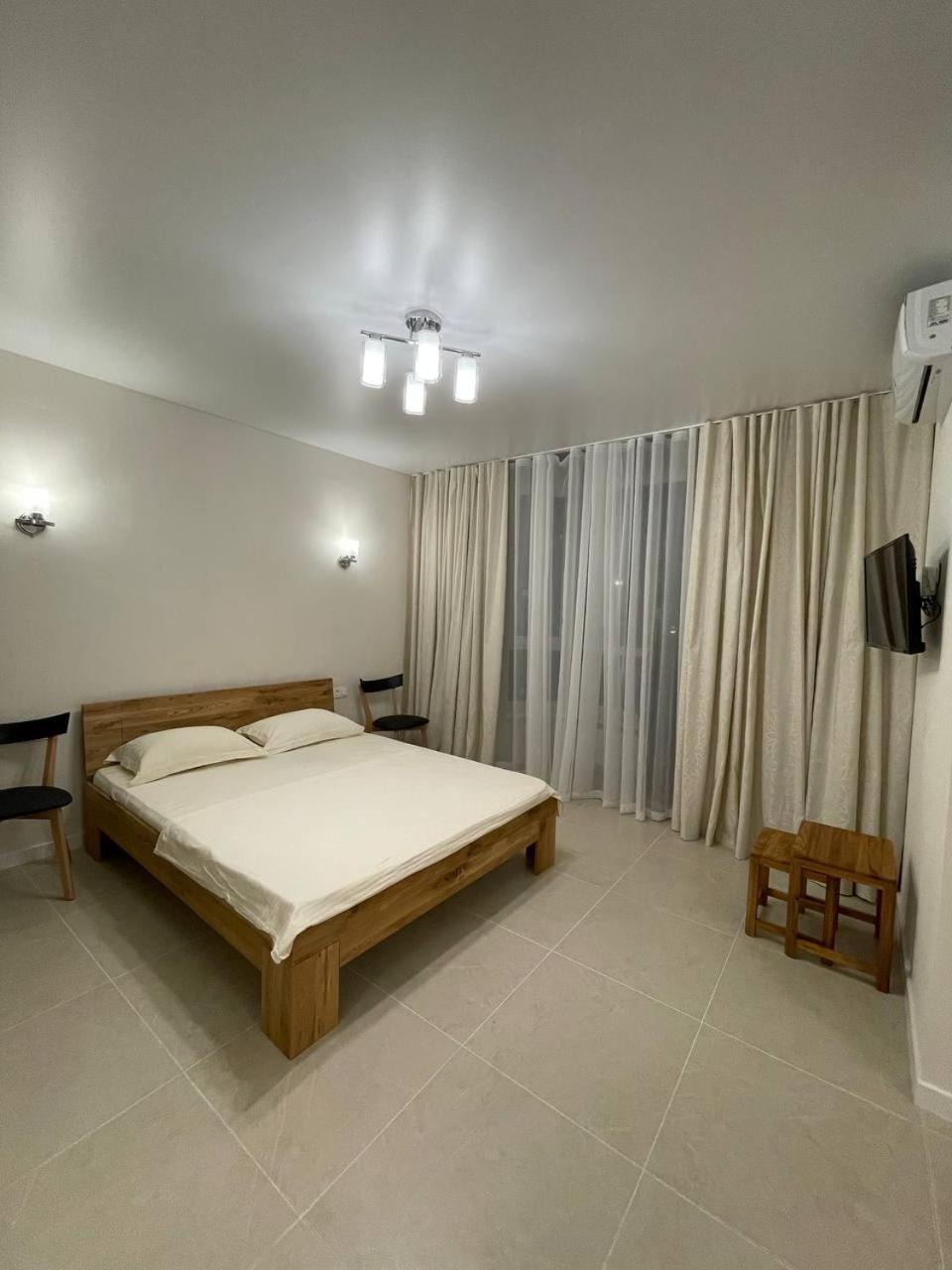 One-Bedroom Apartment photo 1