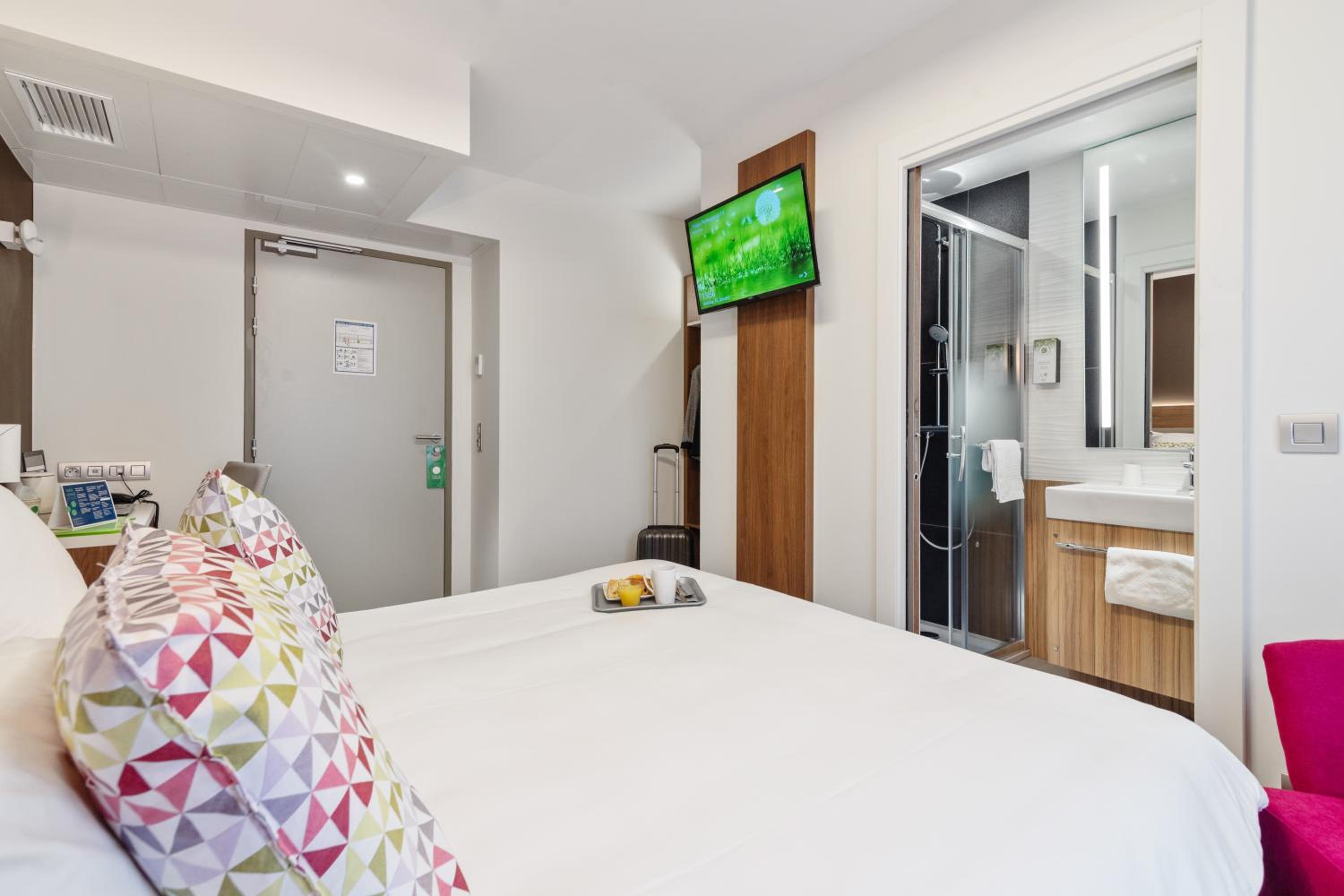 Double Room - Photo 7