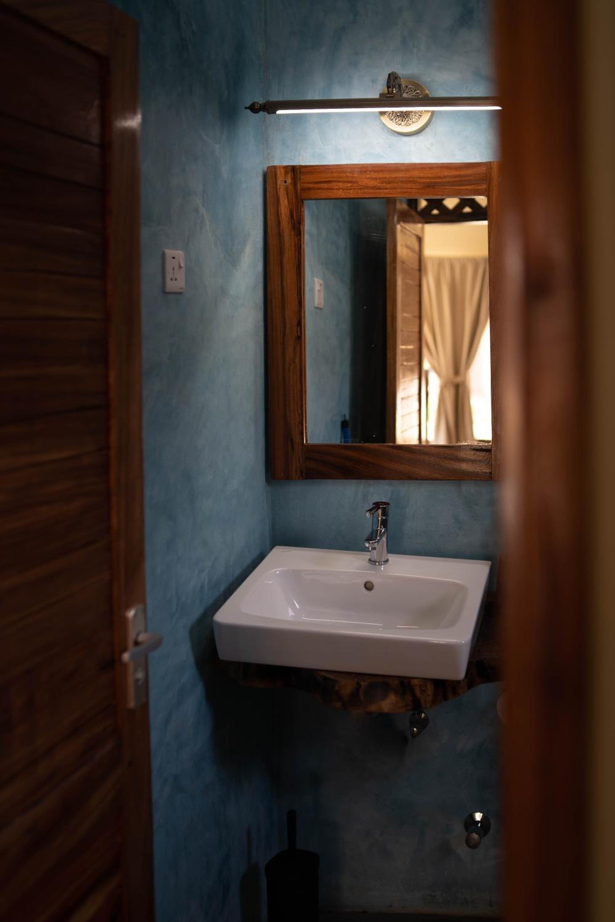 Suite with Pool View - Photo 2