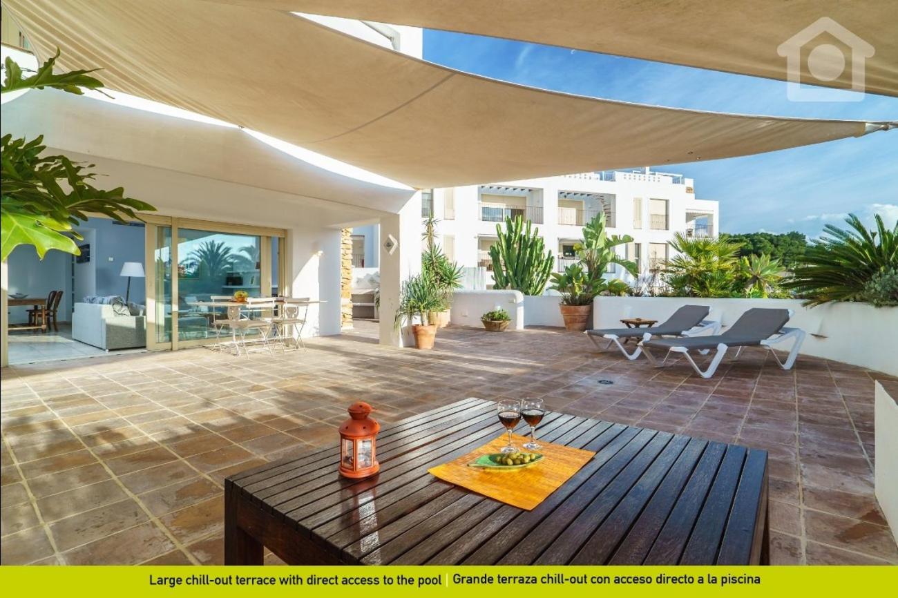 Apartment with Terrace photo 2