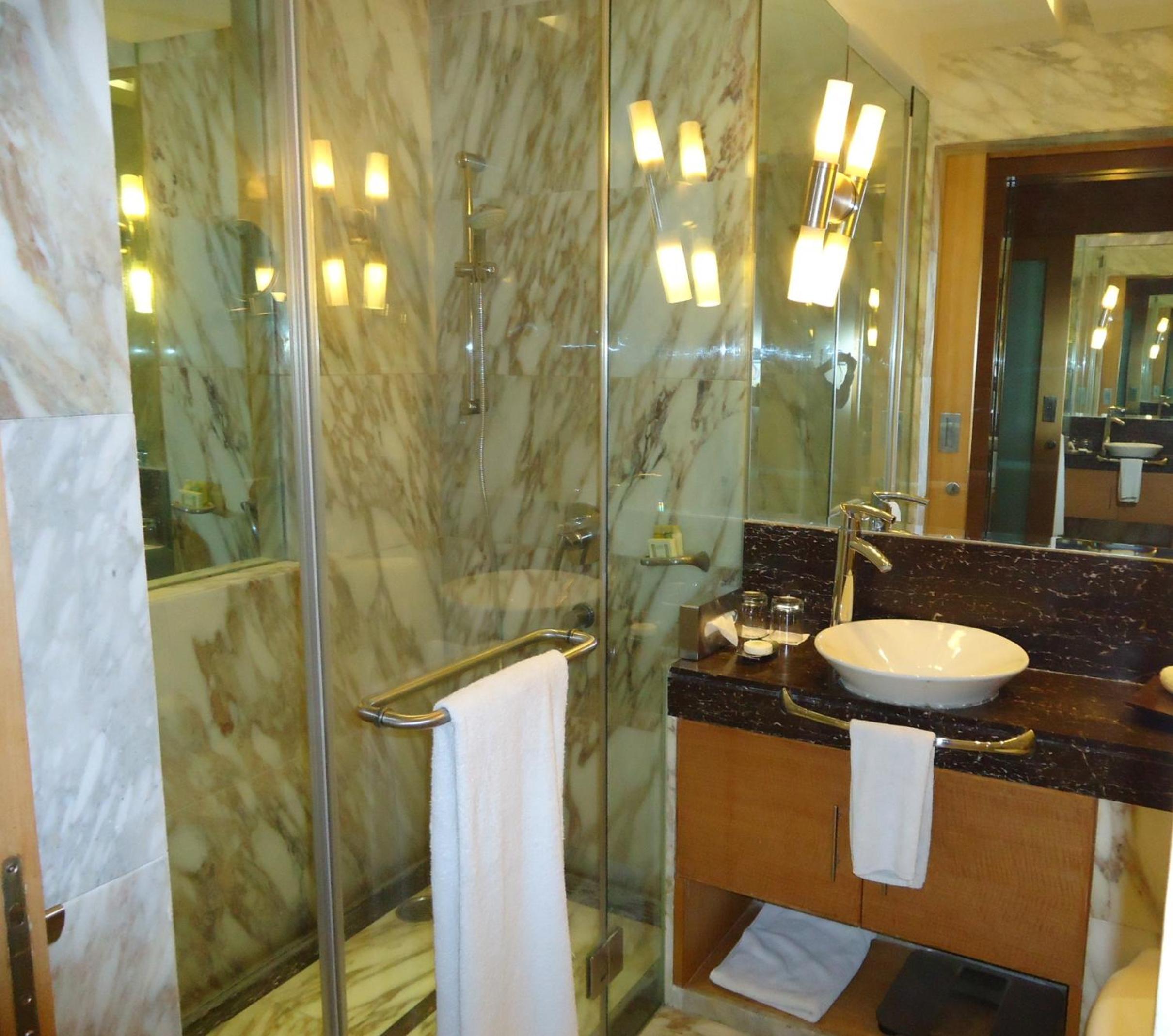 Superior Room with Balcony - Photo 3