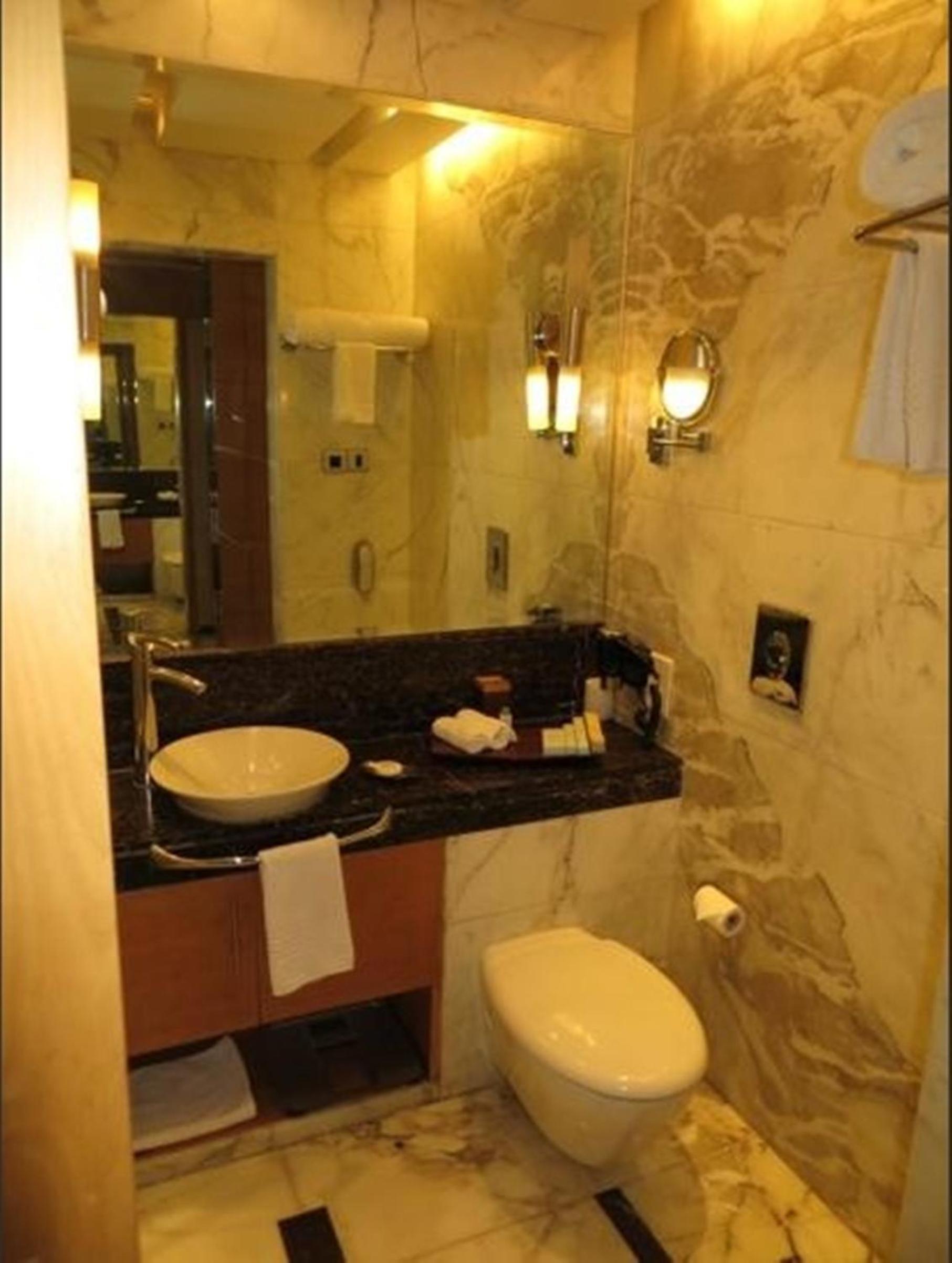 Superior Room with Balcony - Photo 2