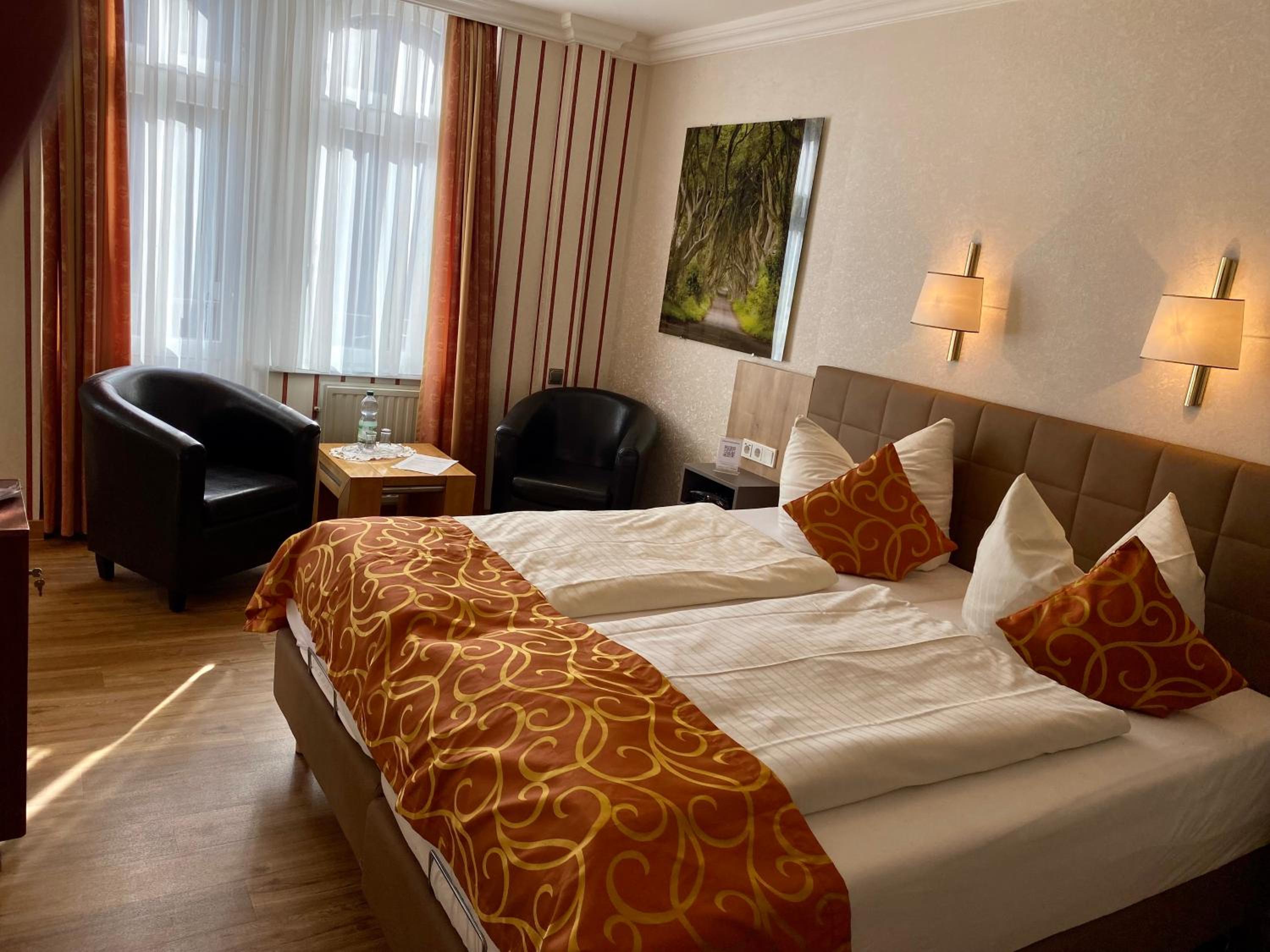 Double Room with Bay Window and Balcony photo 1