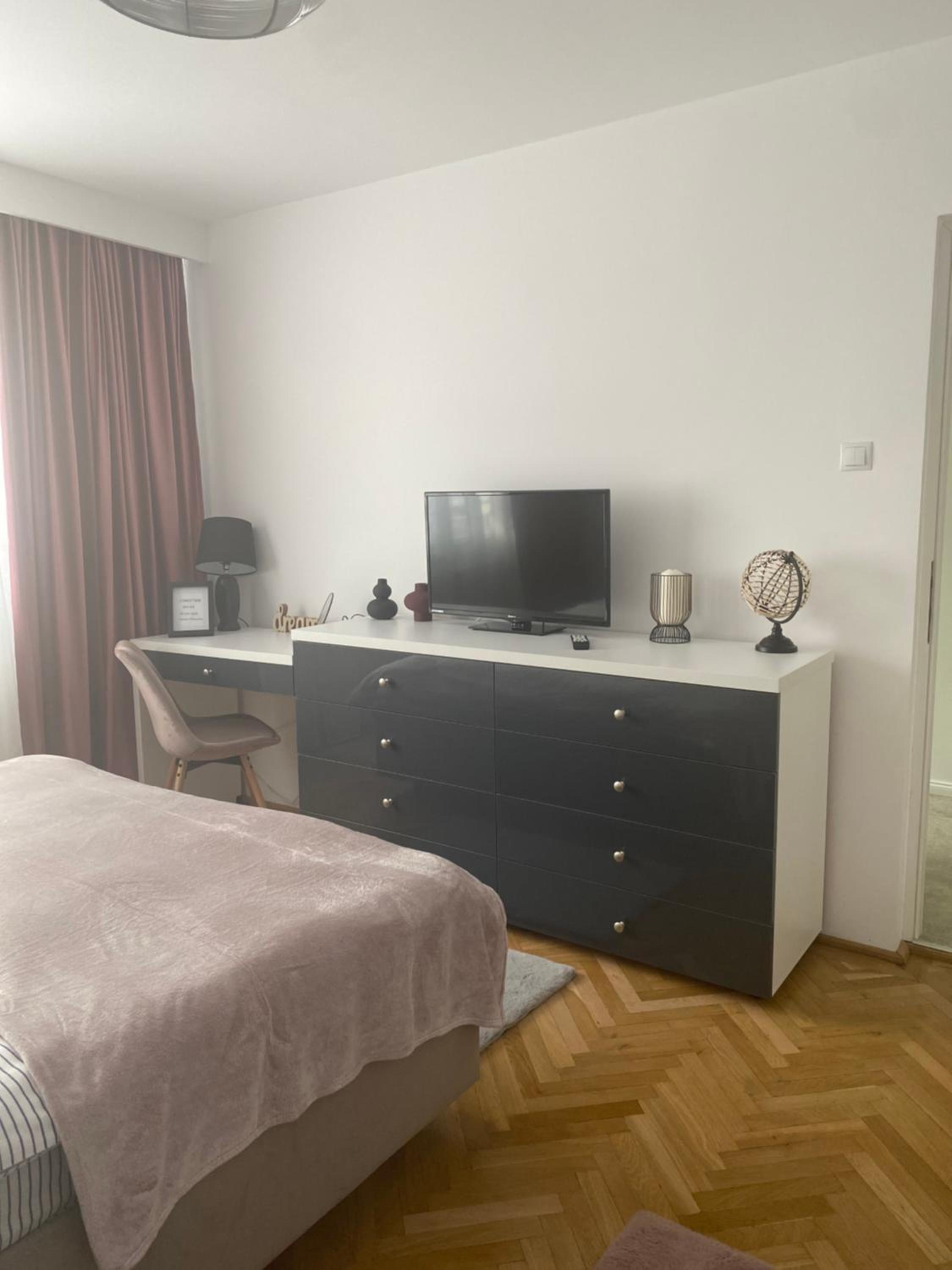 One-Bedroom Apartment - Photo 3