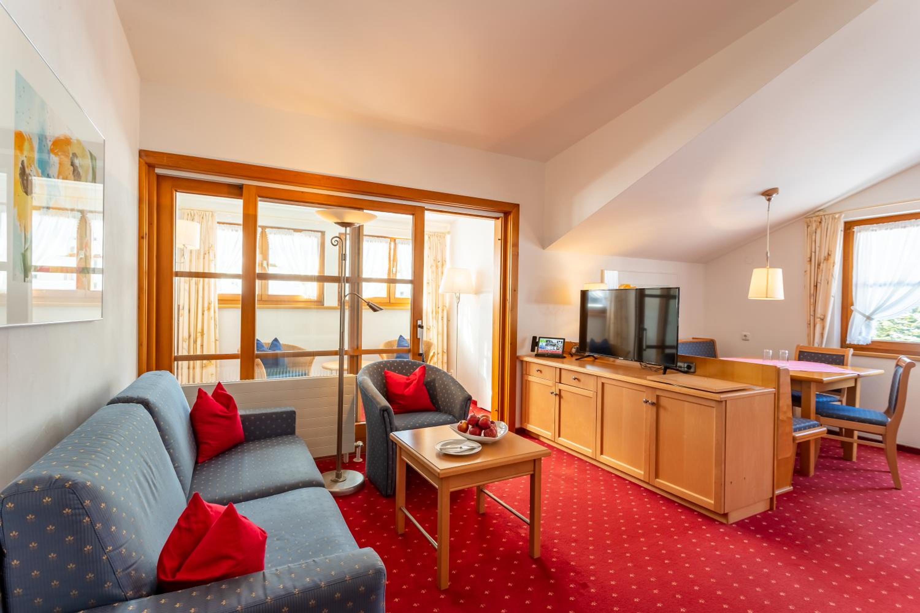Suite - Photo 1