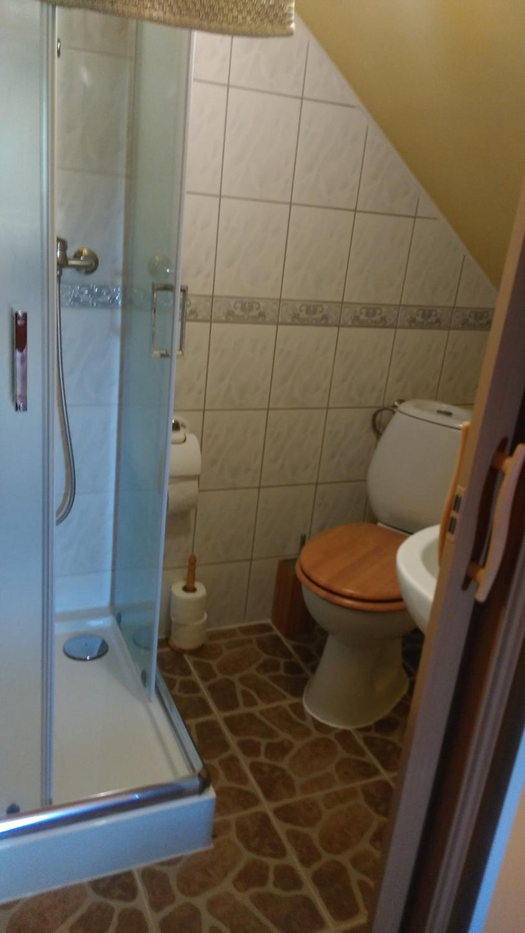 Twin Room with Private Bathroom - Photo 5
