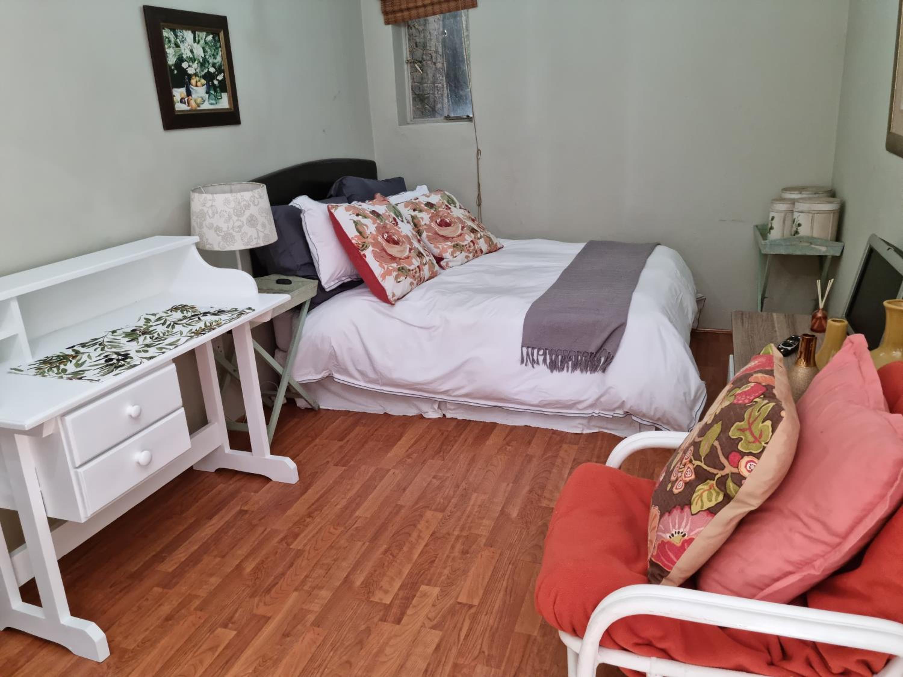 Deluxe Room (2 Adults + 1 Child) - Photo 1
