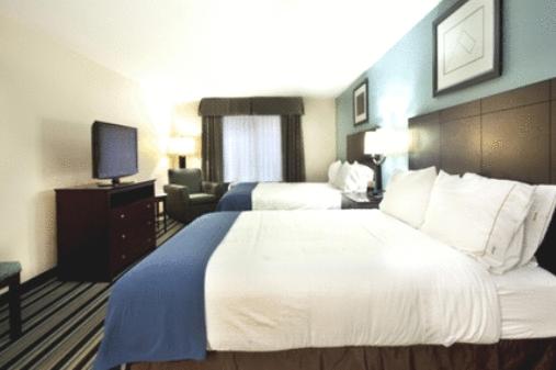 Standard Queen Room with Two Queen Beds - Communications Accessible photo 1