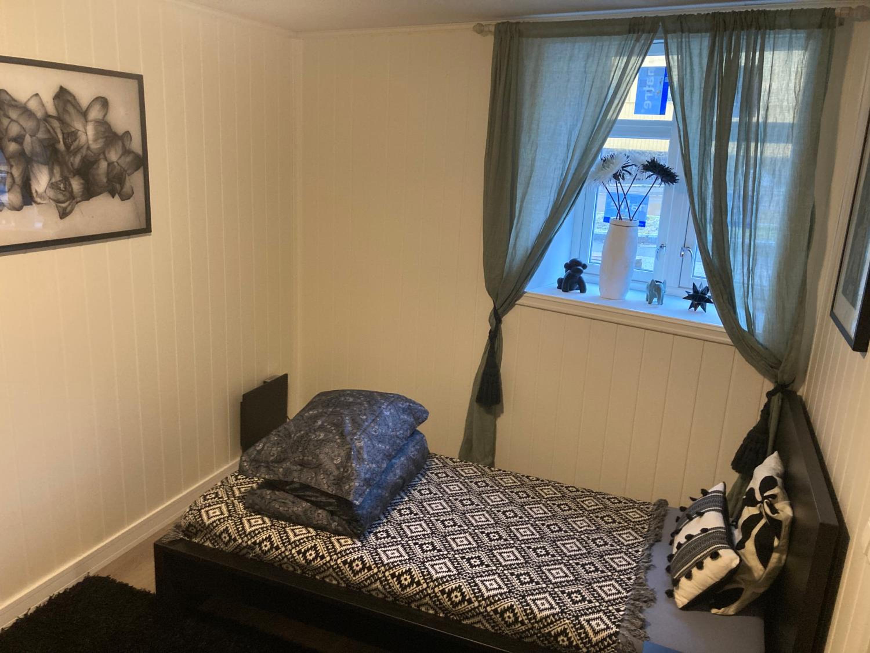 Three-Bedroom Apartment - Photo 8