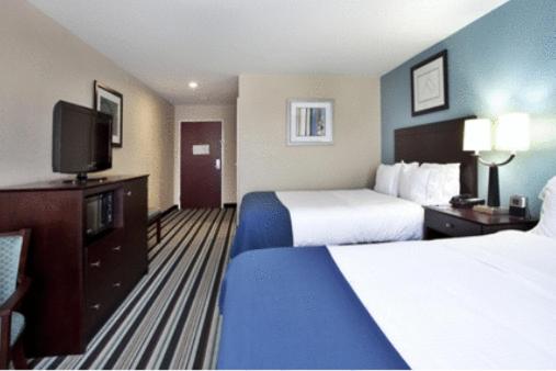 Queen Room with Two Queen Beds Hearing Accessible with Roll-In Shower - Non-Smoking