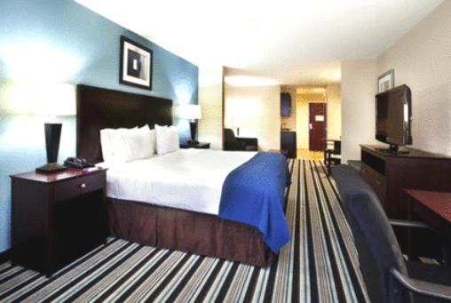King Suite - Non-Smoking - Photo 1