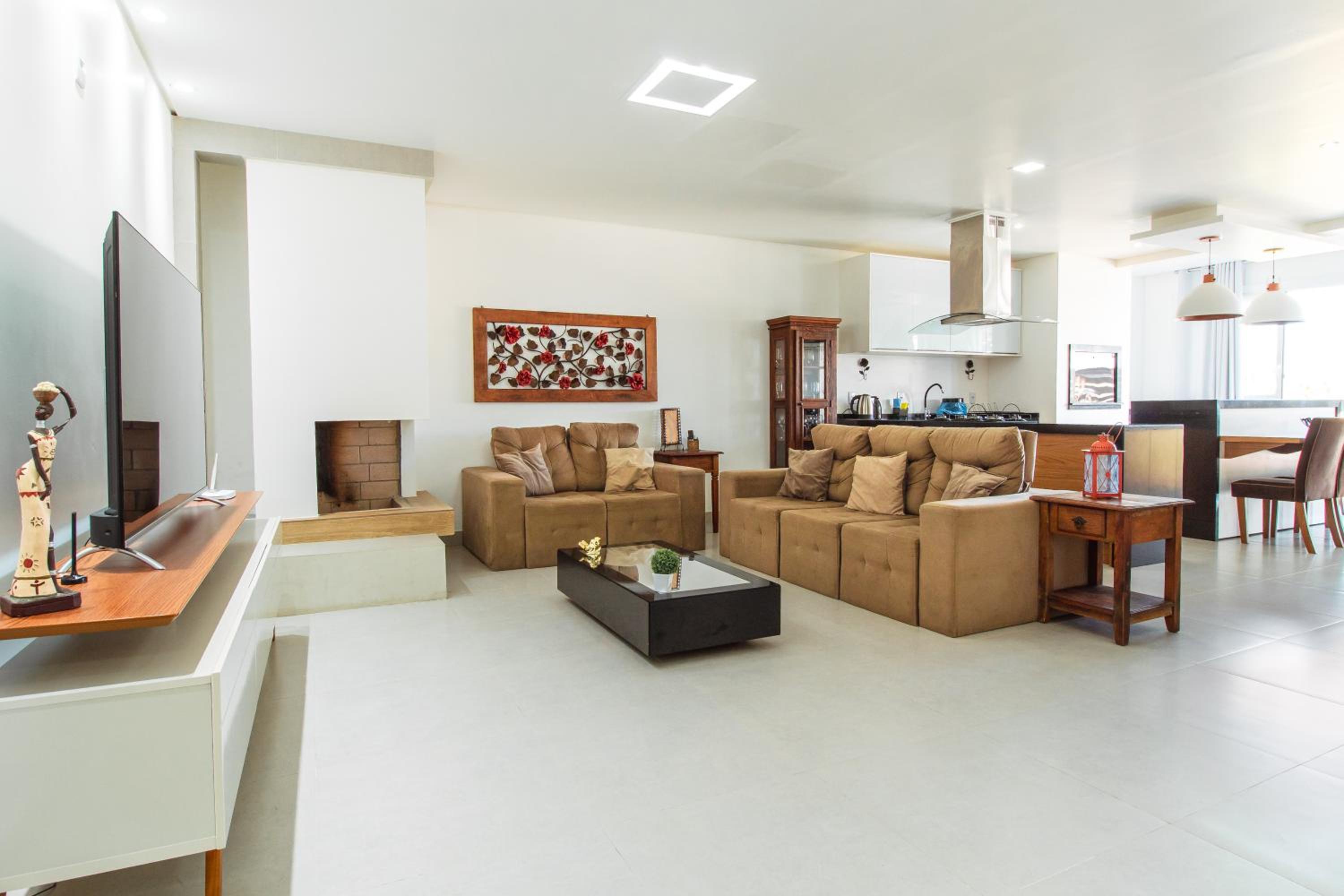 Three-Bedroom Apartment - Photo 5