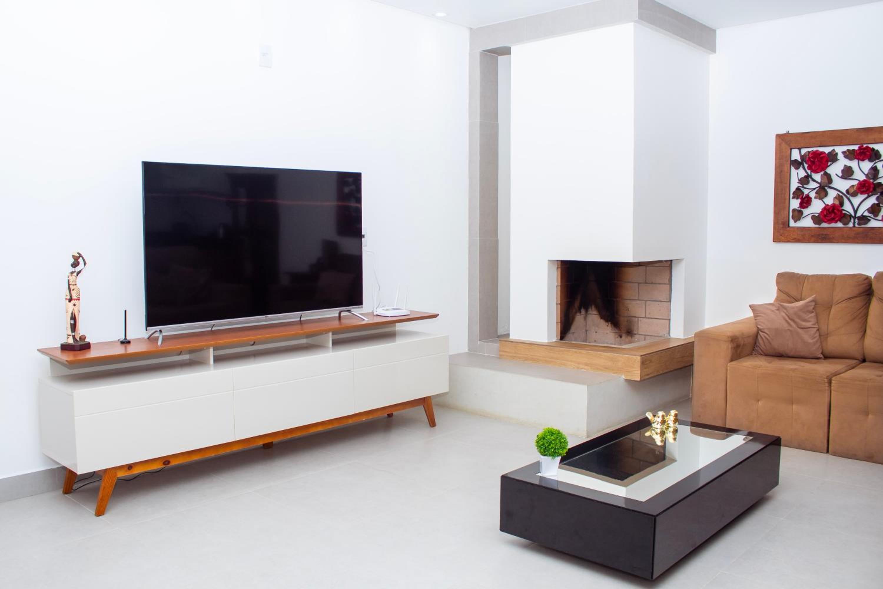 Three-Bedroom Apartment - Photo 3