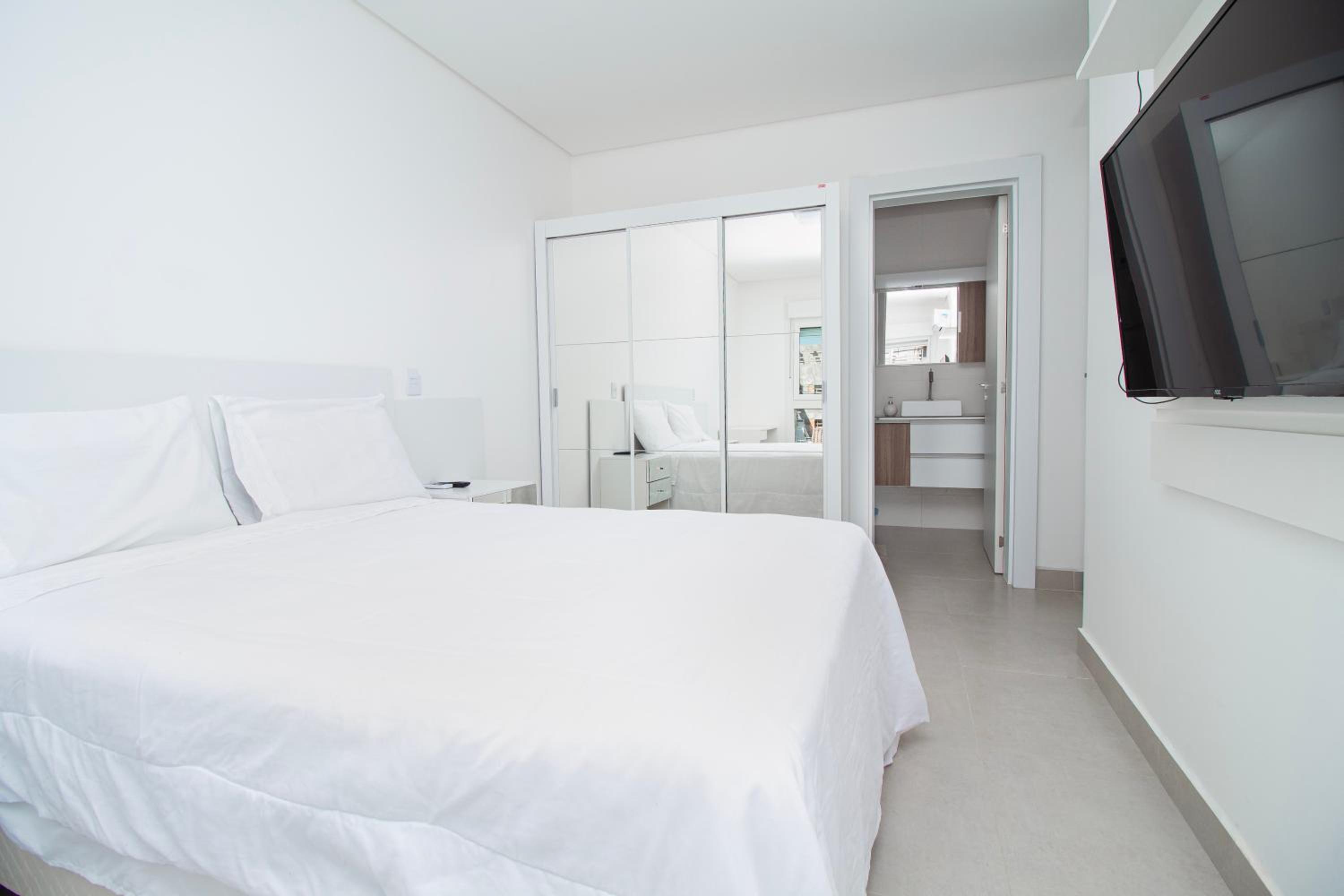 Three-Bedroom Apartment - Photo 41