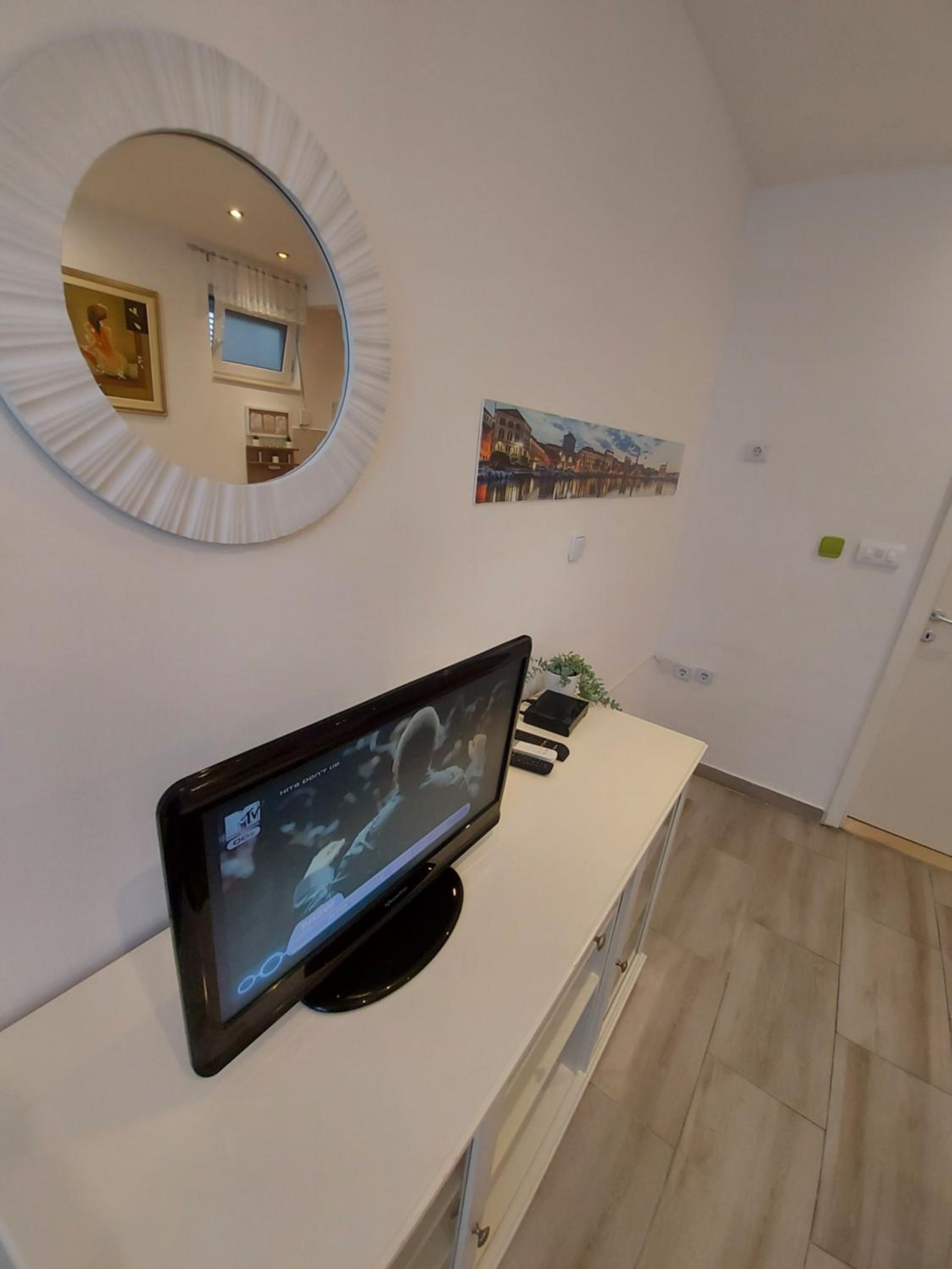 Studio Apartment - Photo 6