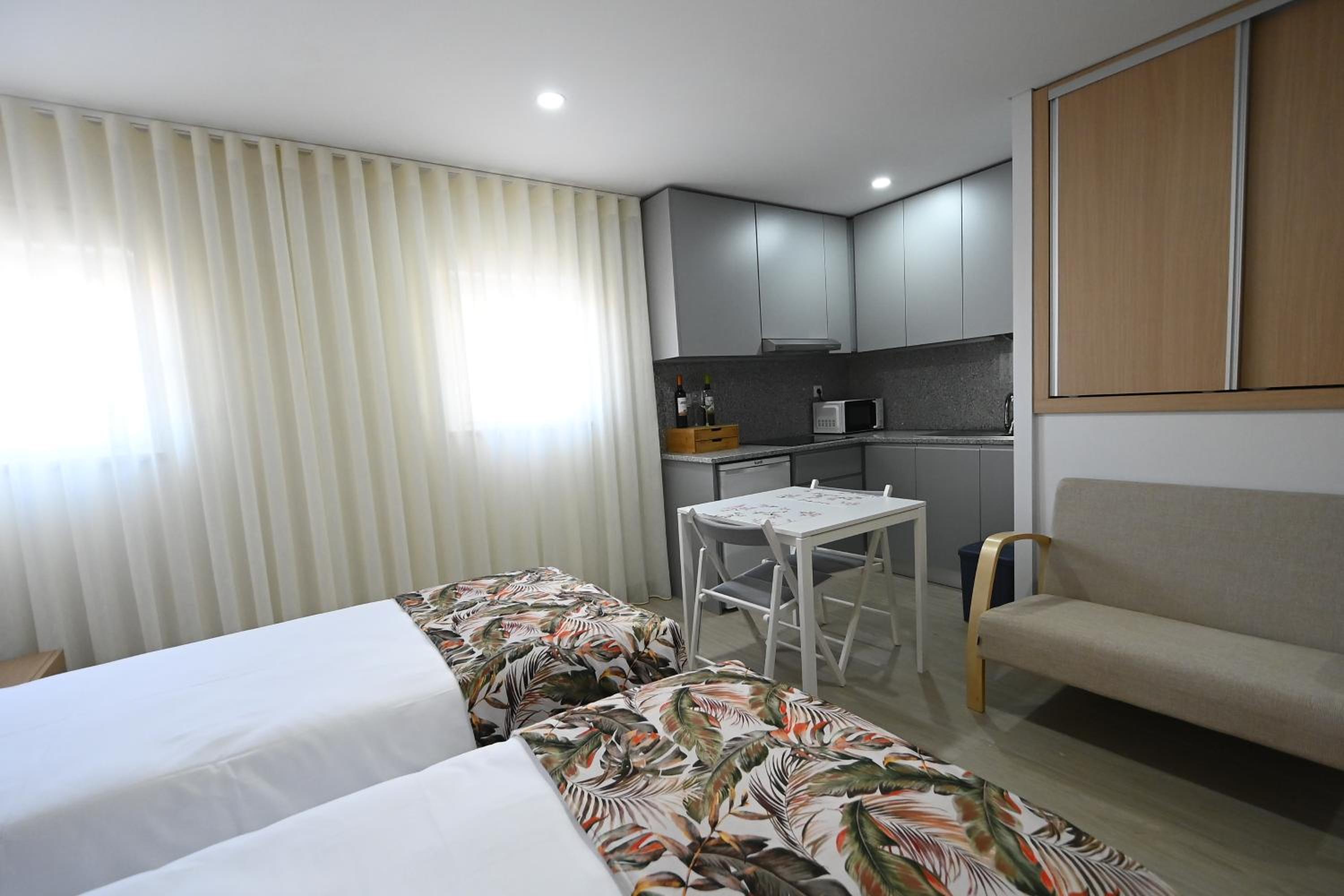 One-Bedroom Apartment - Photo 3