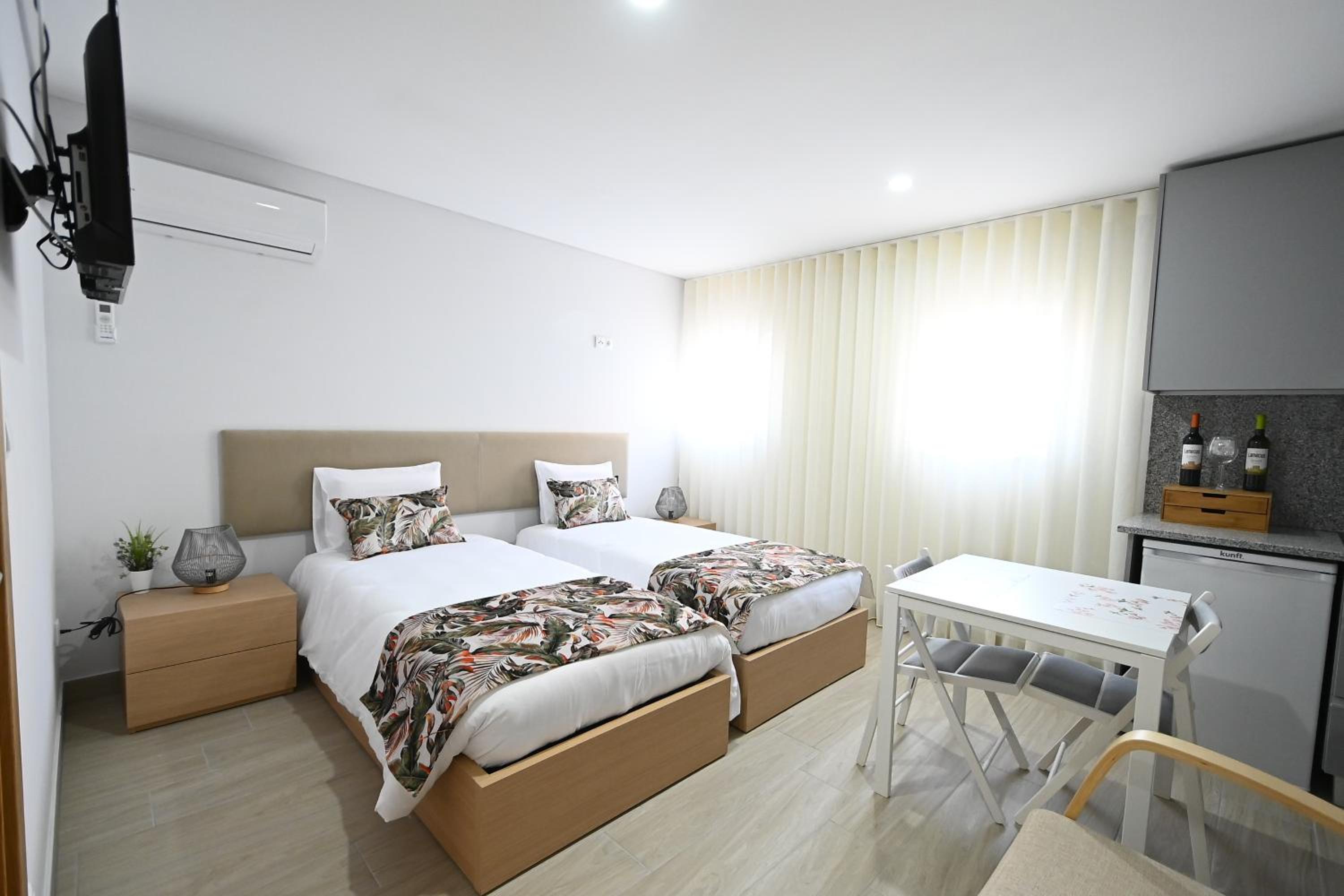 One-Bedroom Apartment - Photo 4