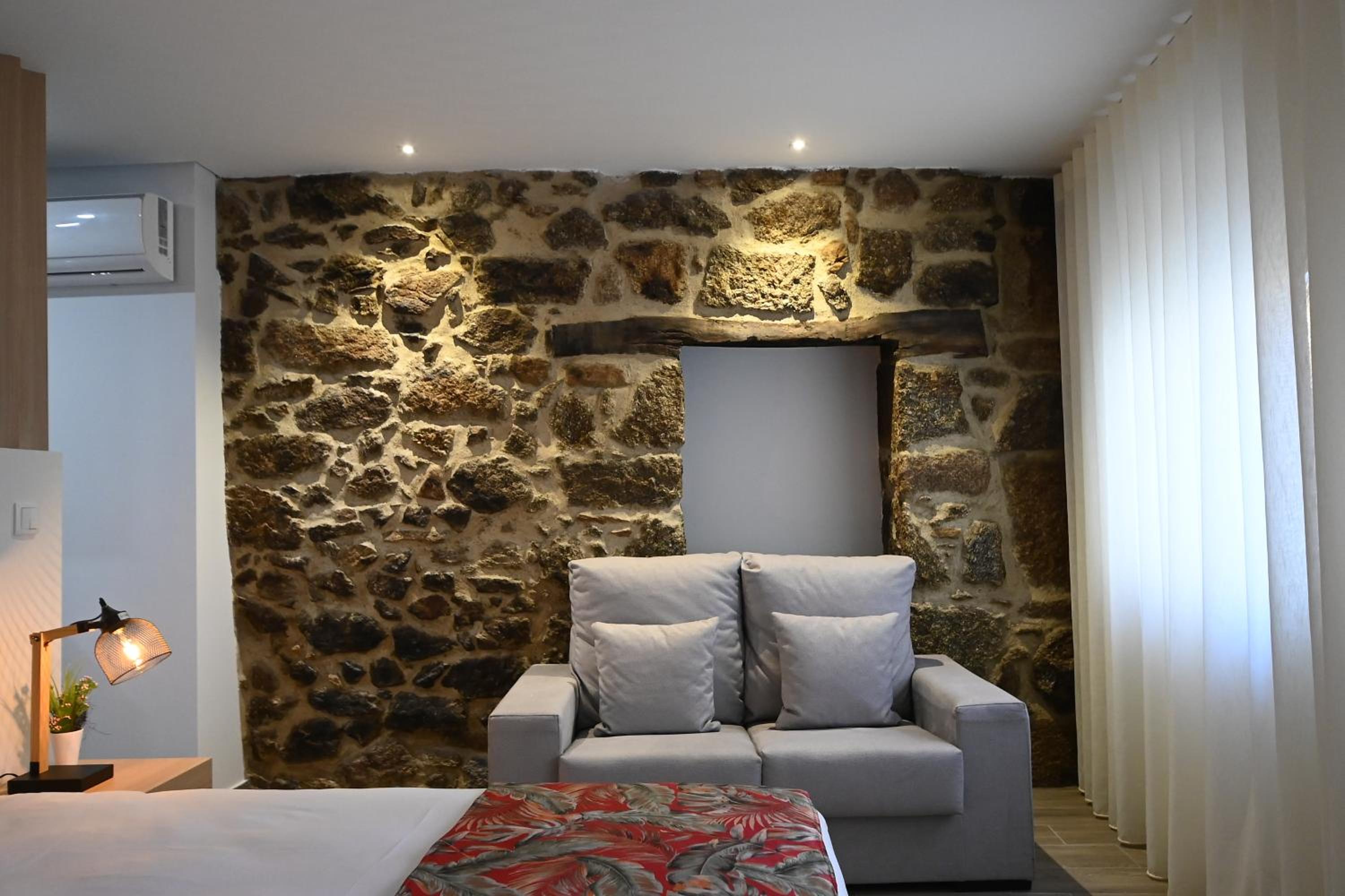 Studio Apartment - Photo 1