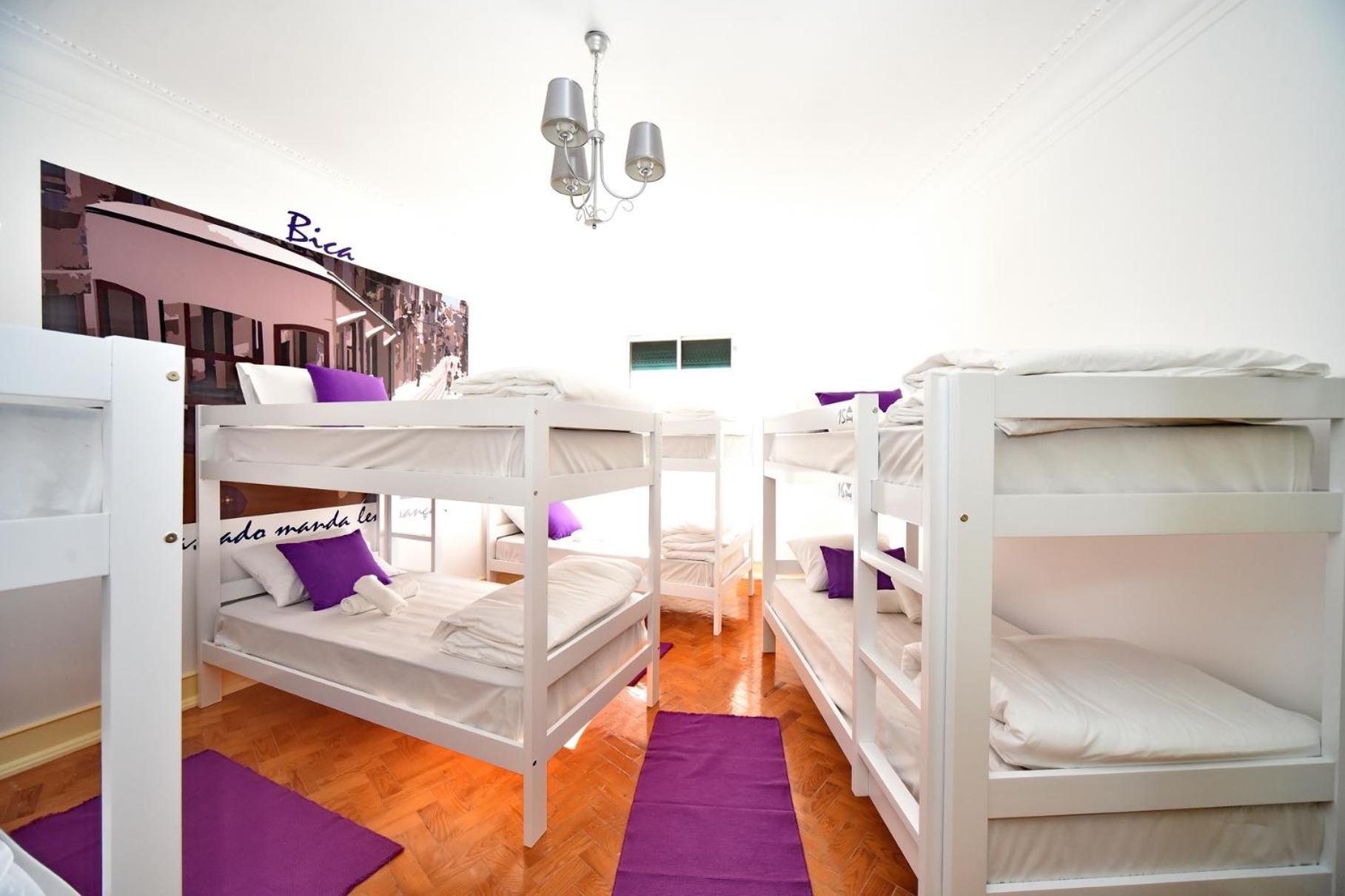Single Bed in Mixed Dormitory Room