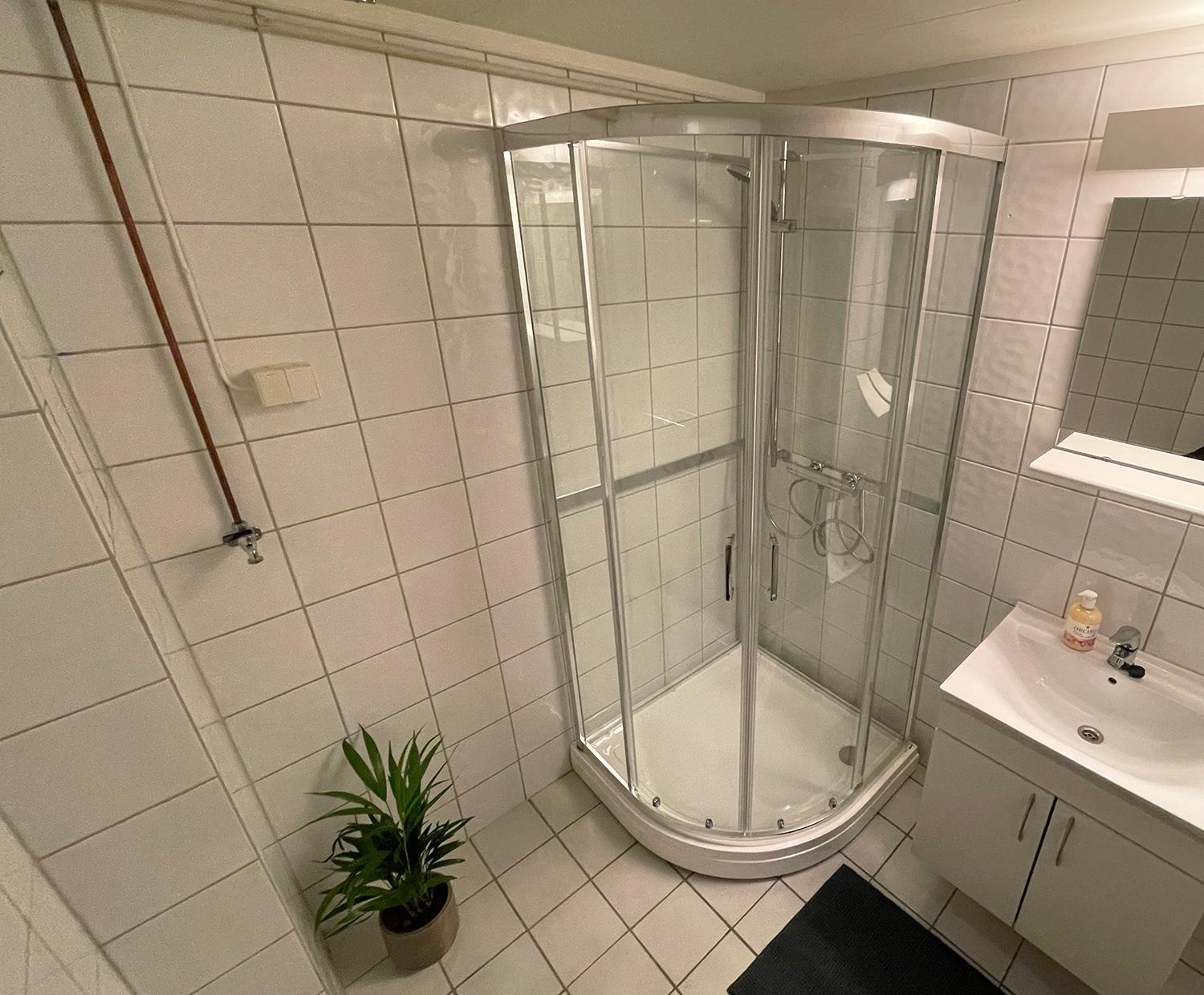 One-Bedroom Apartment - Photo 3