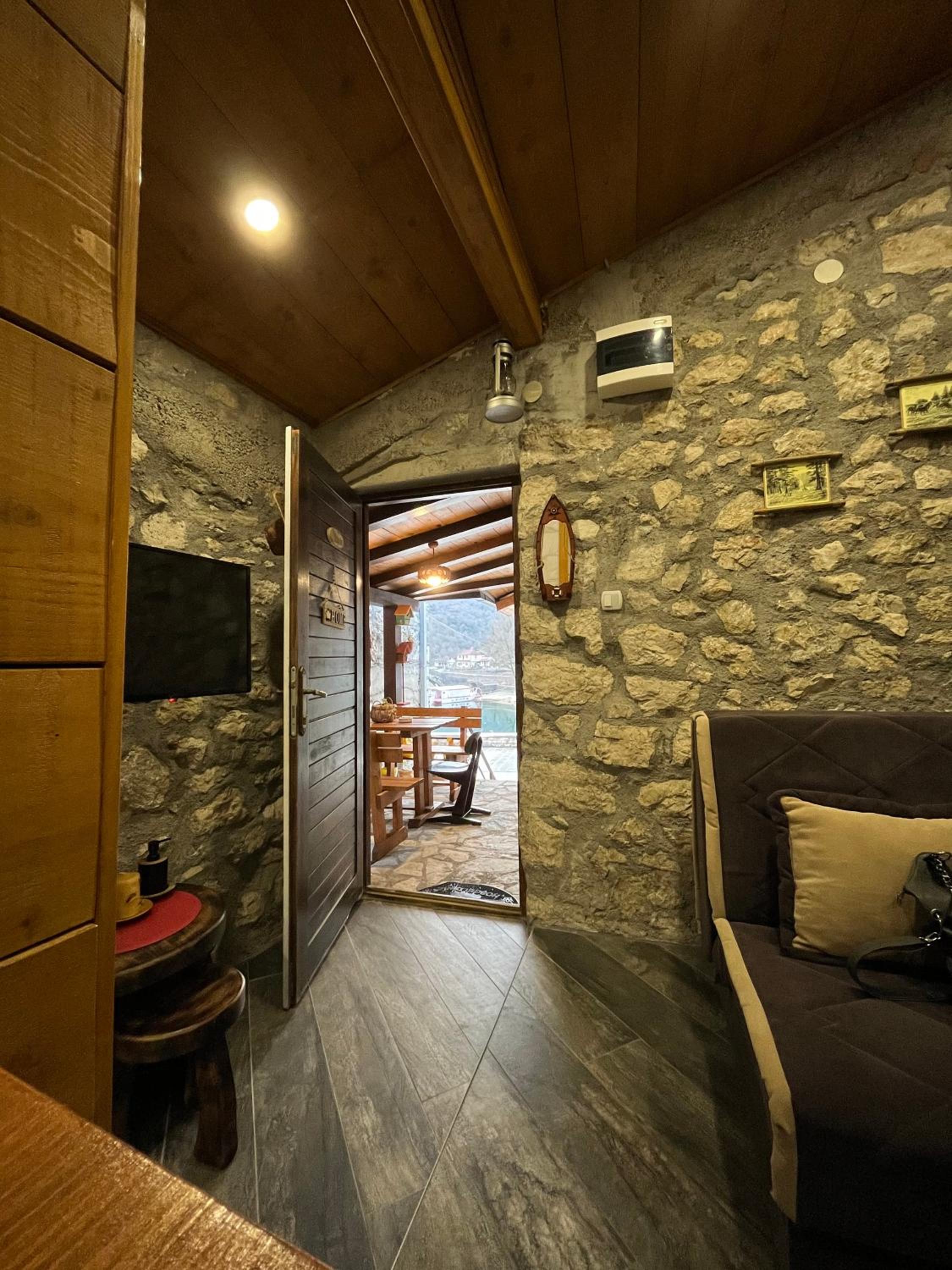 Apartment with Lake View
