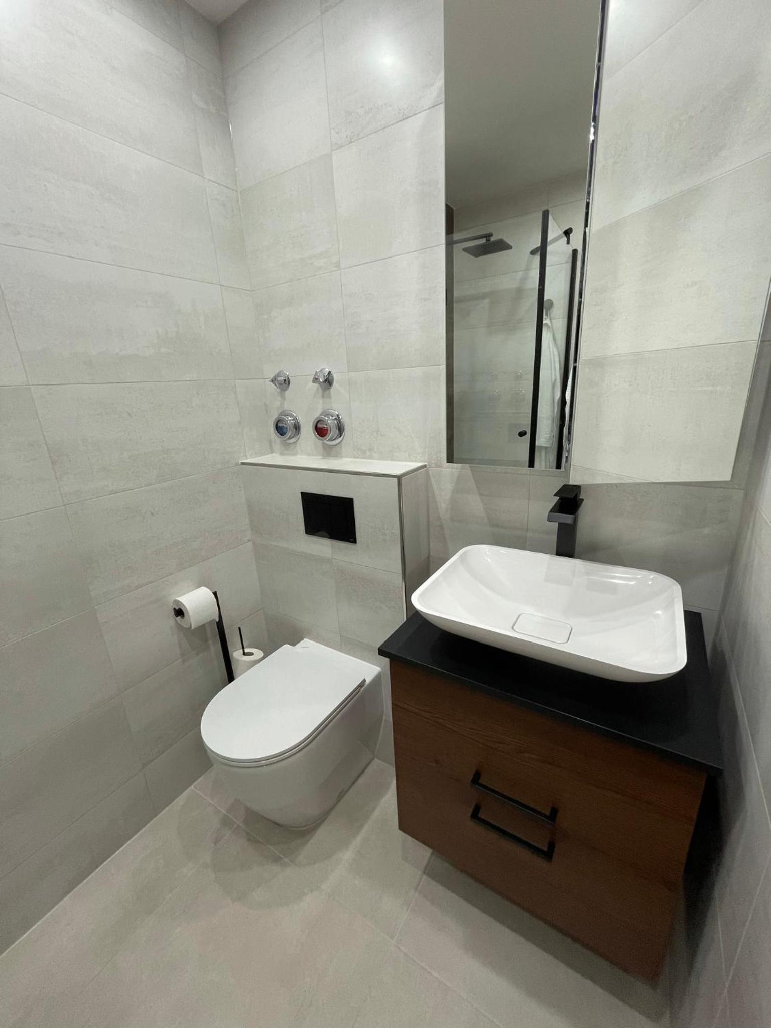 One-Bedroom Apartment - Photo 3