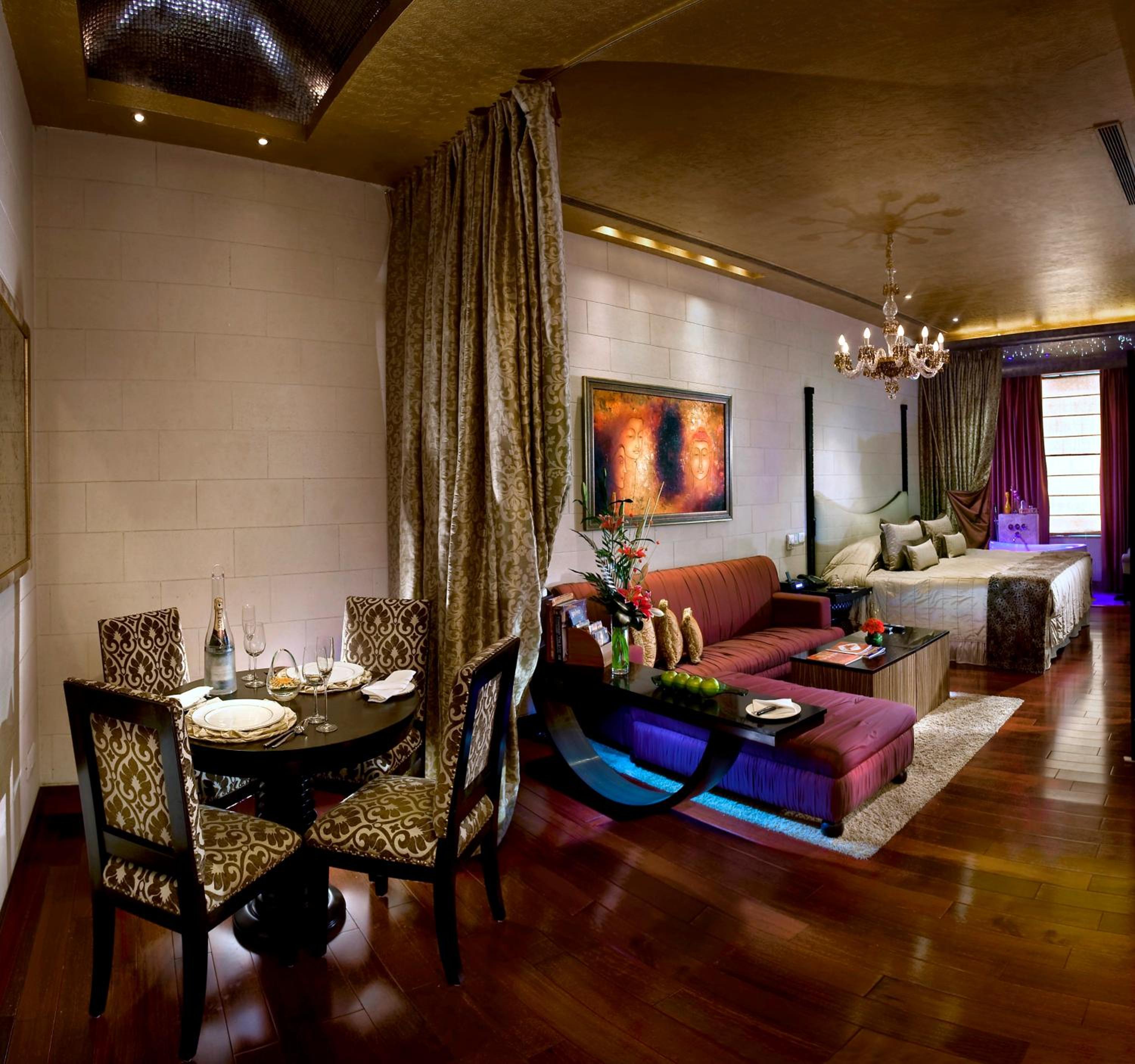 Prive Classic Room with HI-Tea with cookies, 4–6 PM at SXVIII, 1+1 on select drinks, 6:30–8:30 PM @Links, 15% off on Food & Soft beverages - Photo 5