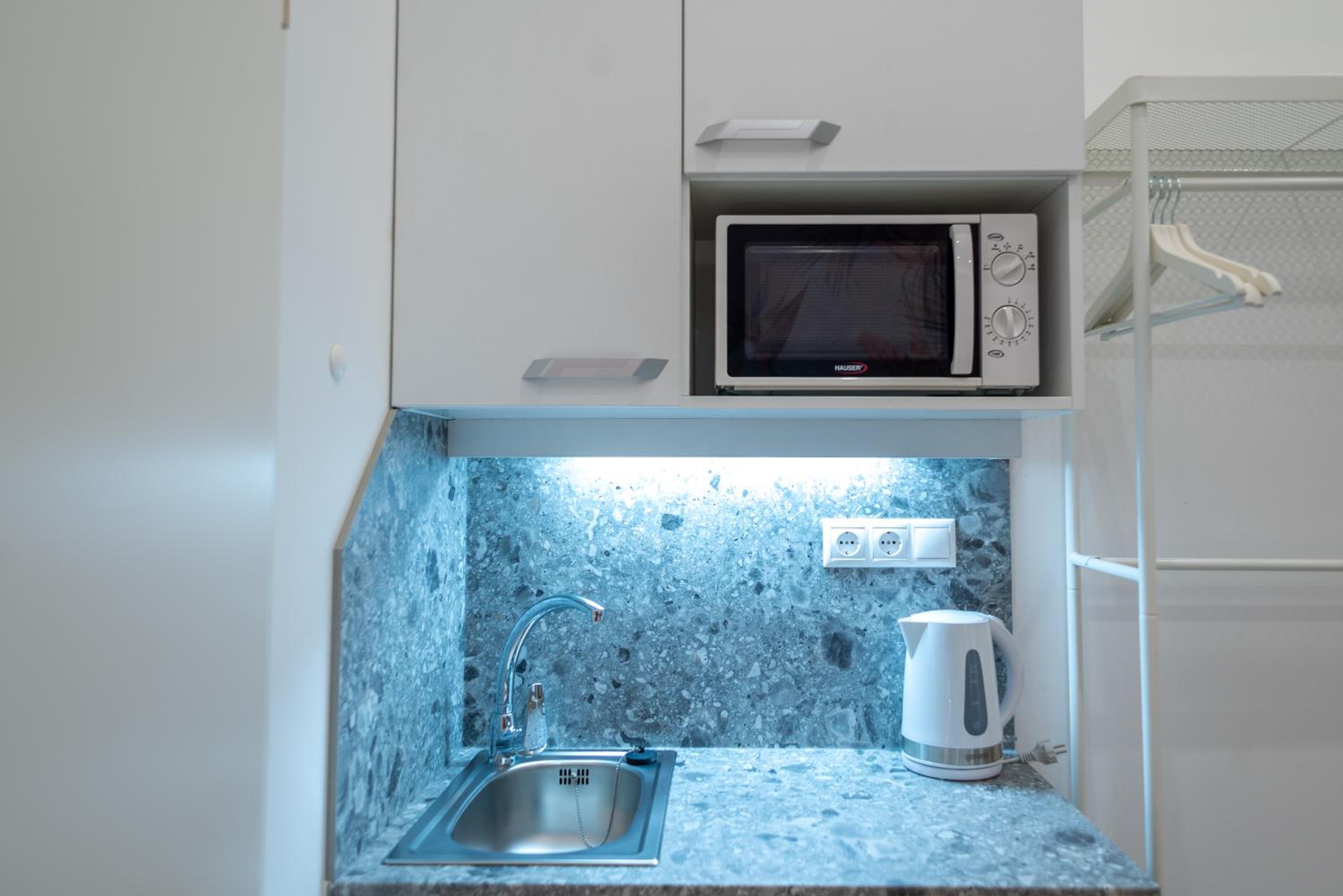 Twin Room with Shower - Photo 4