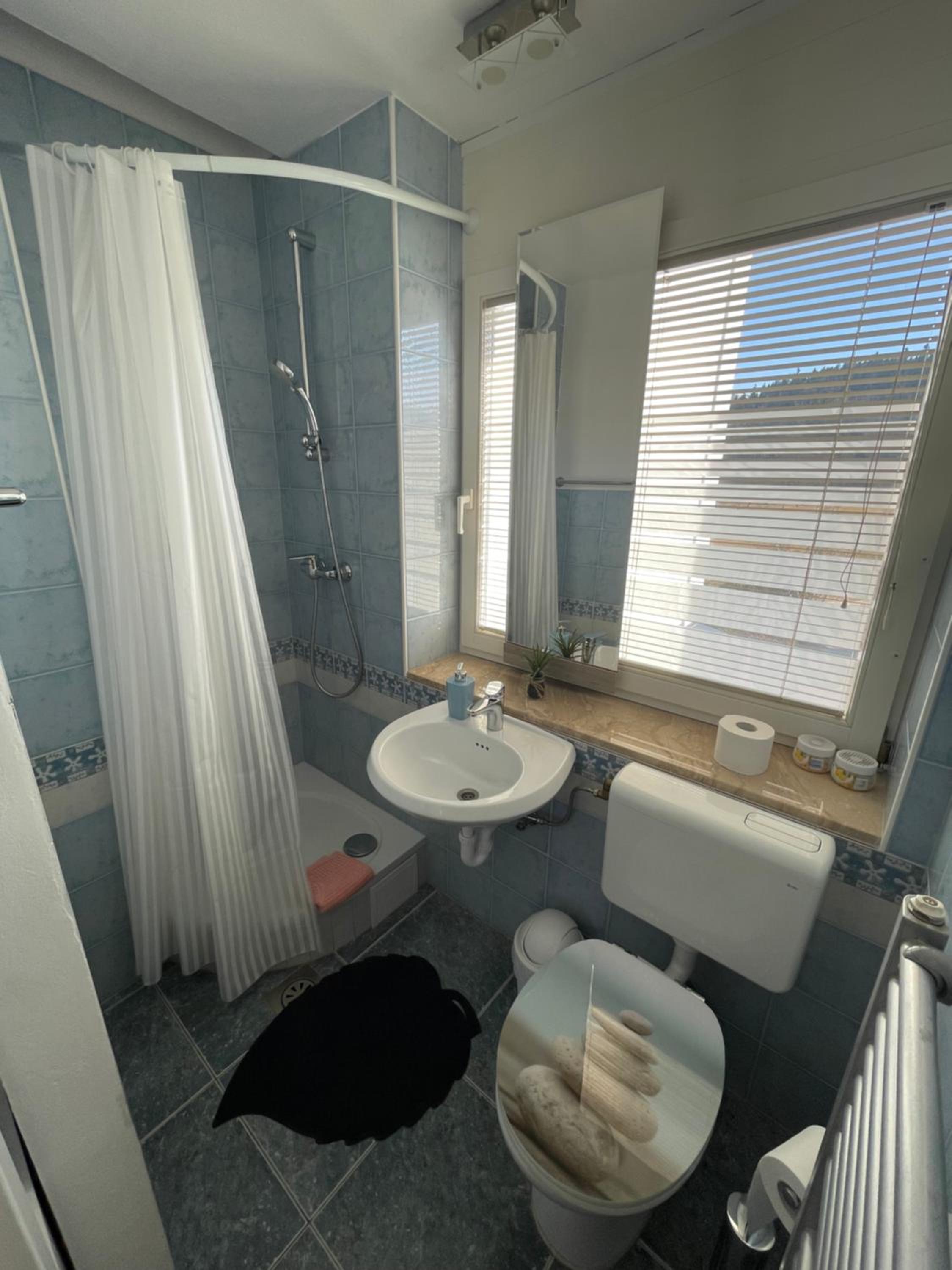 Apartment with Balcony - Photo 4